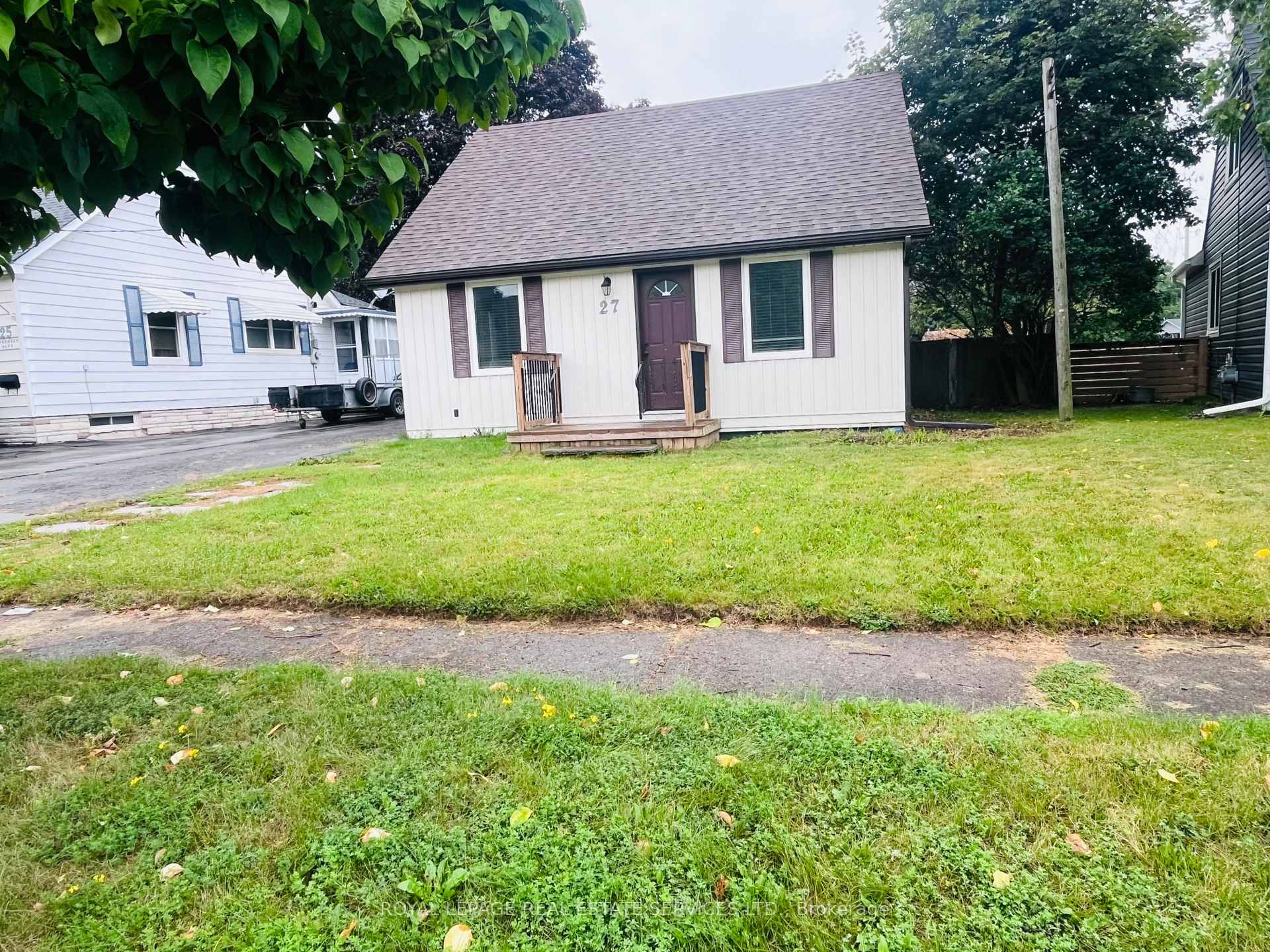 Photo 4 of 27 Normandy Boulevard, Halton Hills, Georgetown — HOMEH