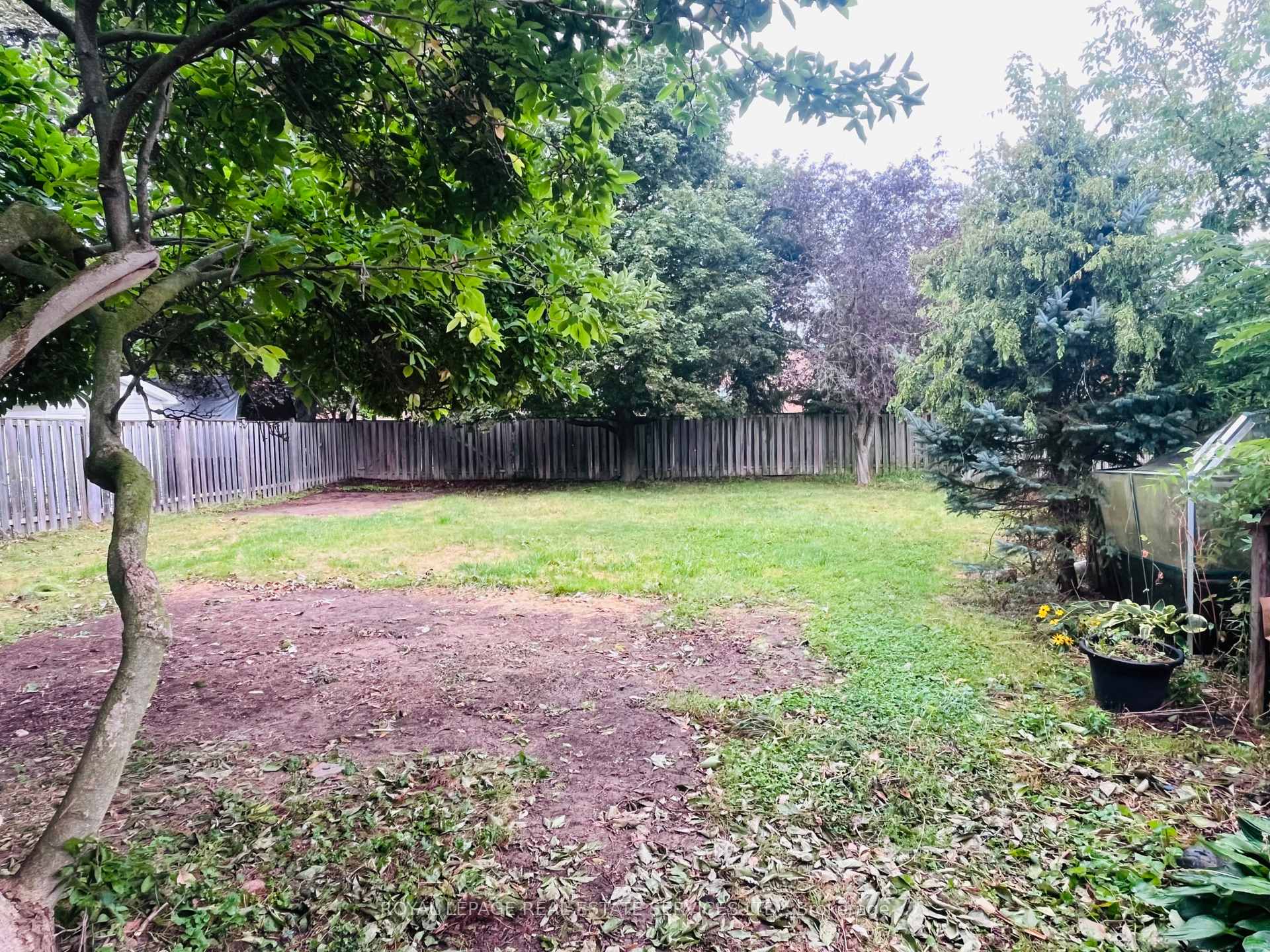 Photo 25 of 27 Normandy Boulevard, Halton Hills, Georgetown — HOMEH