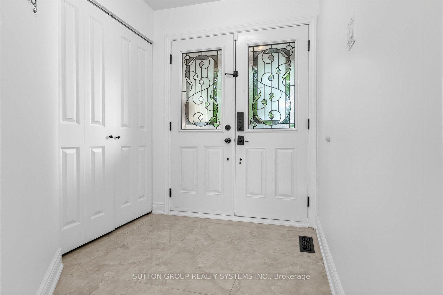 Photo 4 of 51 Gilgorm Road, Brampton, Brampton West — HOMEH