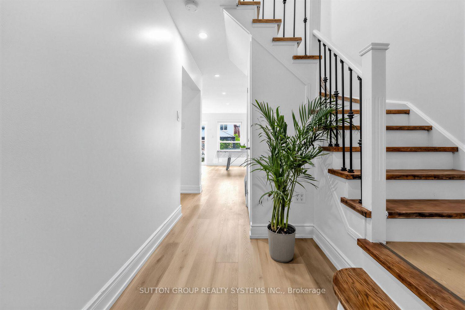 Photo 5 of 51 Gilgorm Road, Brampton, Brampton West — HOMEH