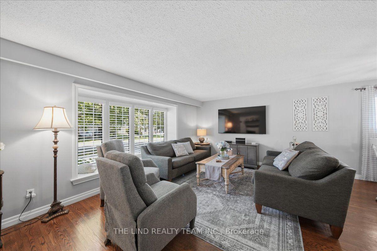 Photo 8 of 163 Orchard Heights Boulevard, Aurora, Aurora Heights — HOMEH