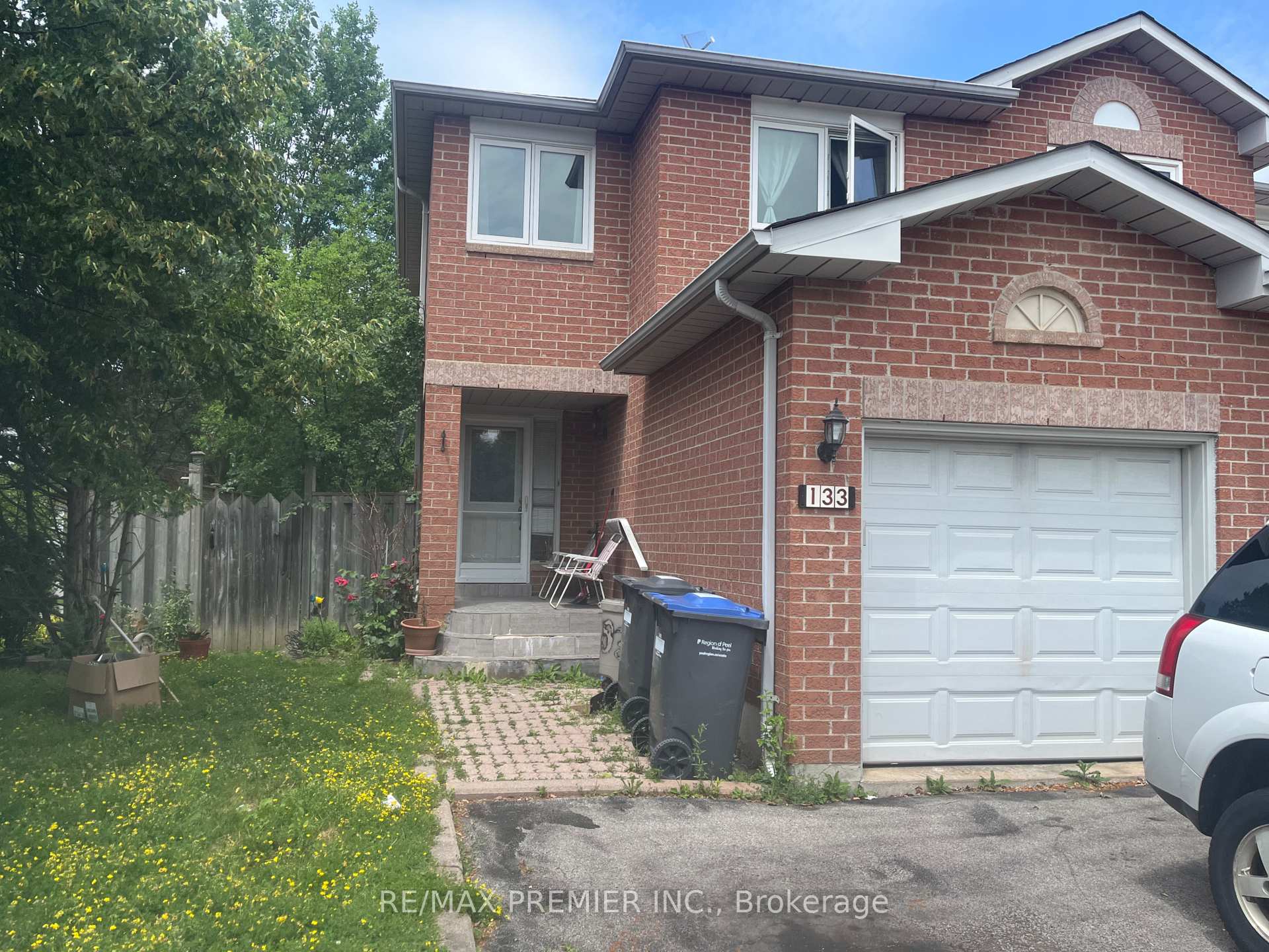 Photo 3 of 133 Saddletree Trail N, Brampton, Brampton West — HOMEH