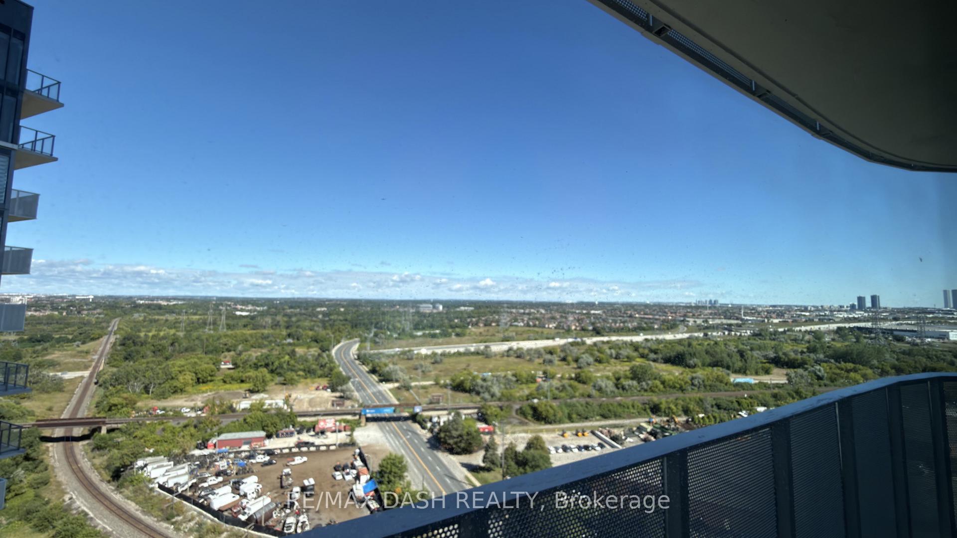 Photo 19 of Unit 1919, 6 Flavelle Trail, Vaughan, Steeles West Industrial — HOMEH