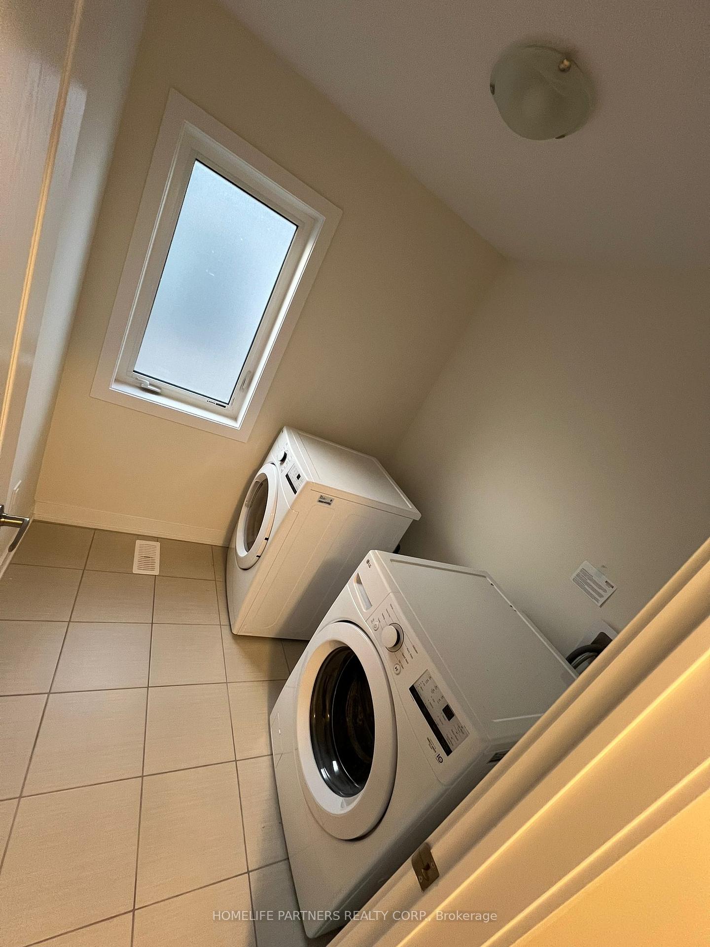 Photo 10 of 60 Monteith Drive, Brantford, Empire South — HOMEH