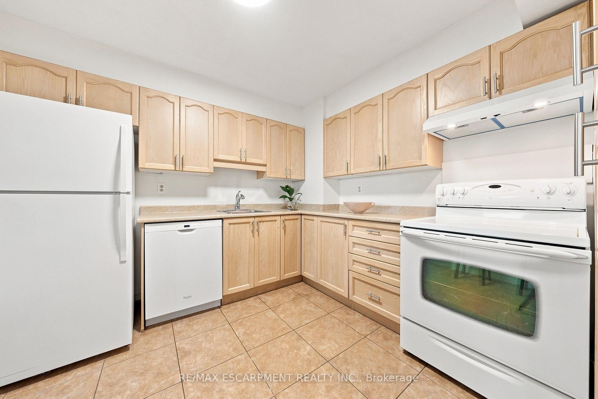 Photo 6 of Unit 509, 500 Green Road, Hamilton, Stoney Creek — HOMEH