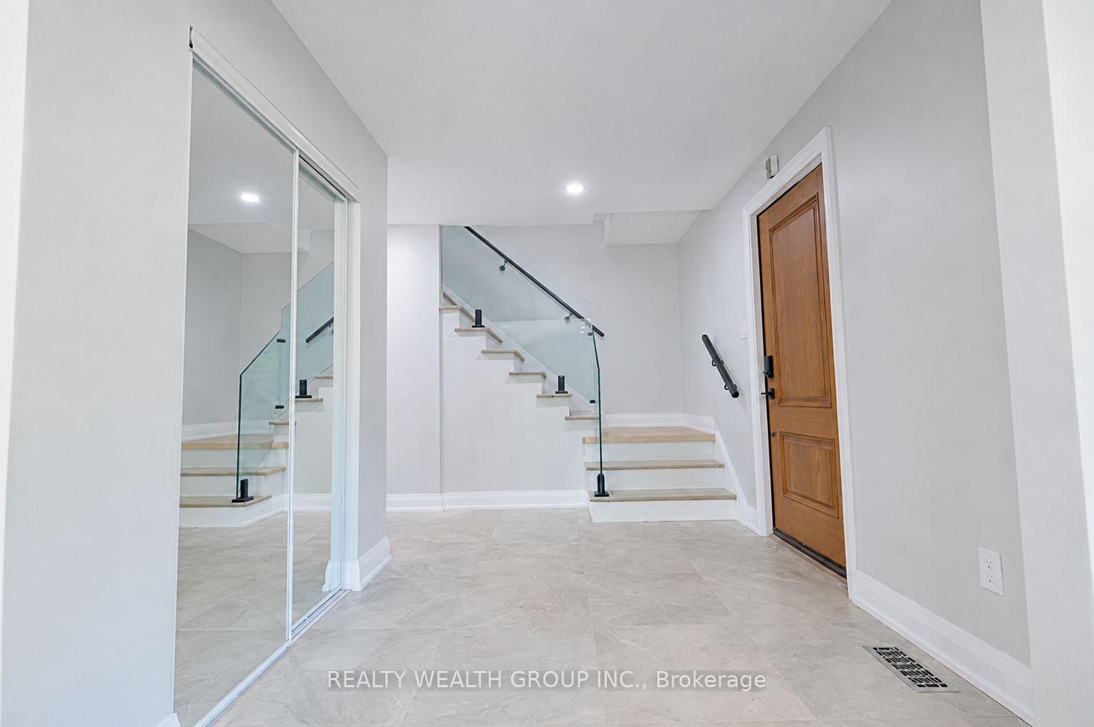 Photo 2 of 264 Shakespeare Drive, Waterloo, Beechwood — HOMEH