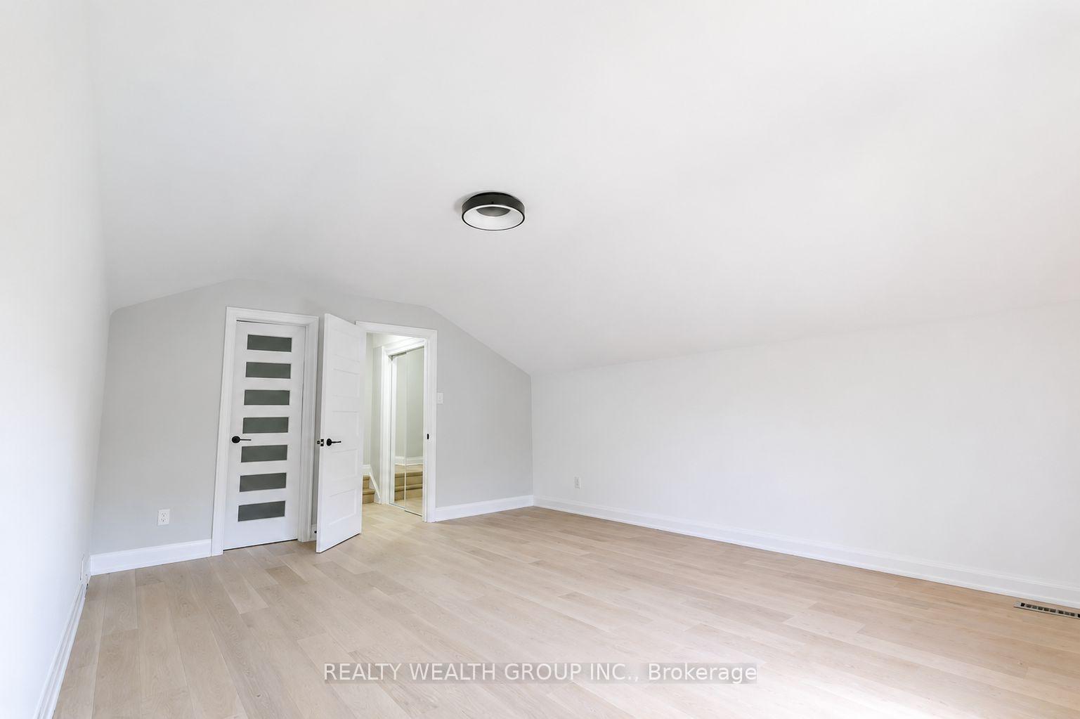 Photo 23 of 264 Shakespeare Drive, Waterloo, Beechwood — HOMEH