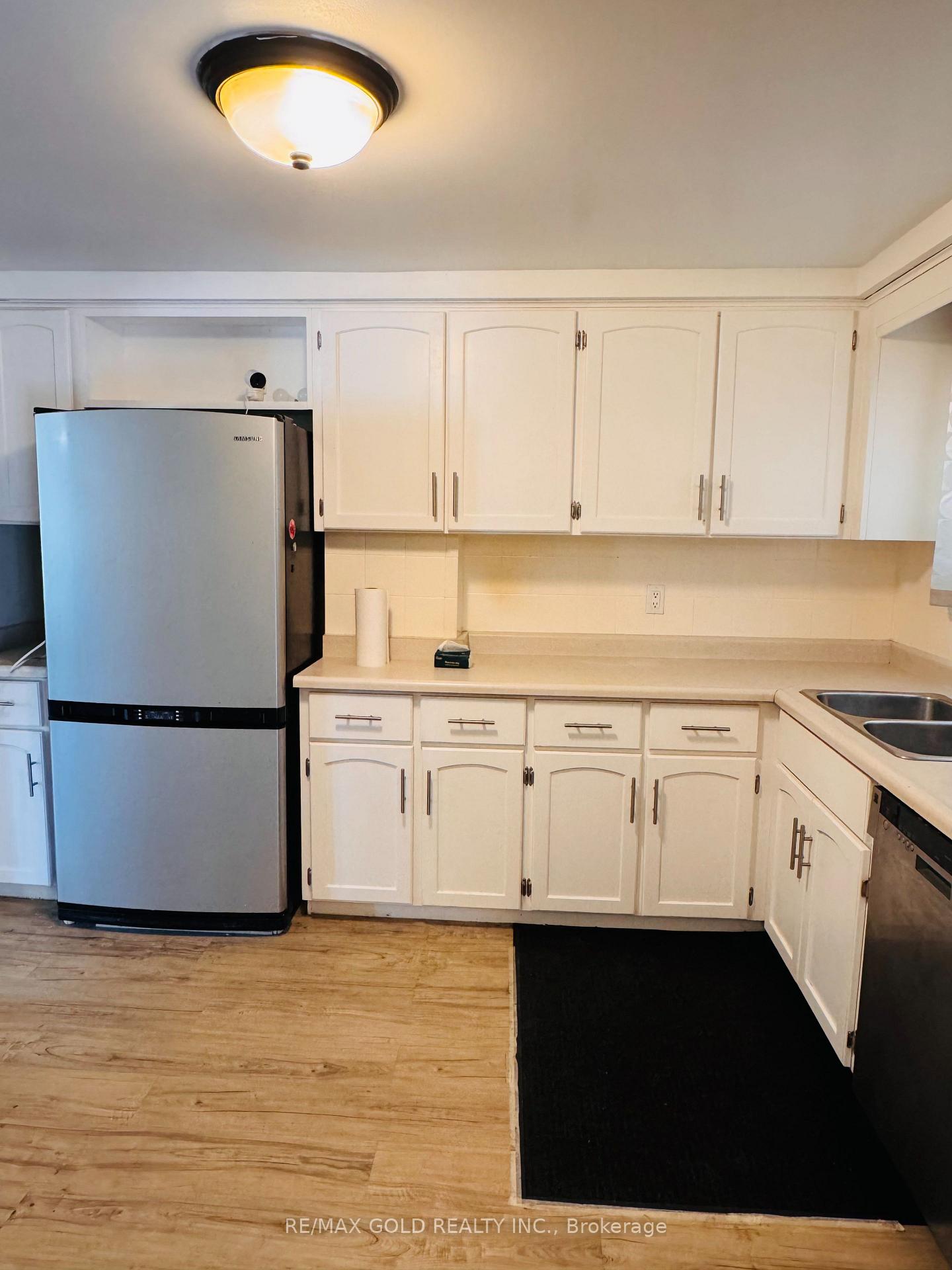 Photo 4 of 345 Imperial Road S, Guelph, Willow West/Sugarbush/West Acres — HOMEH