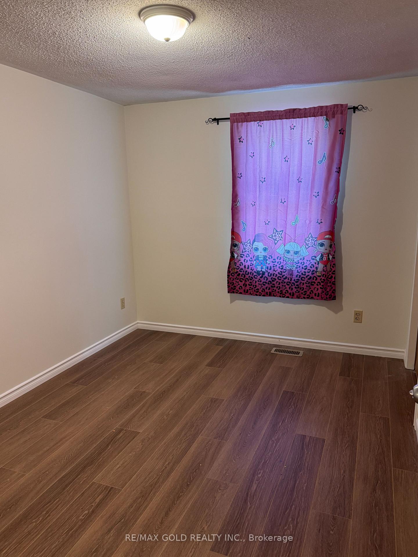 Photo 7 of 345 Imperial Road S, Guelph, Willow West/Sugarbush/West Acres — HOMEH