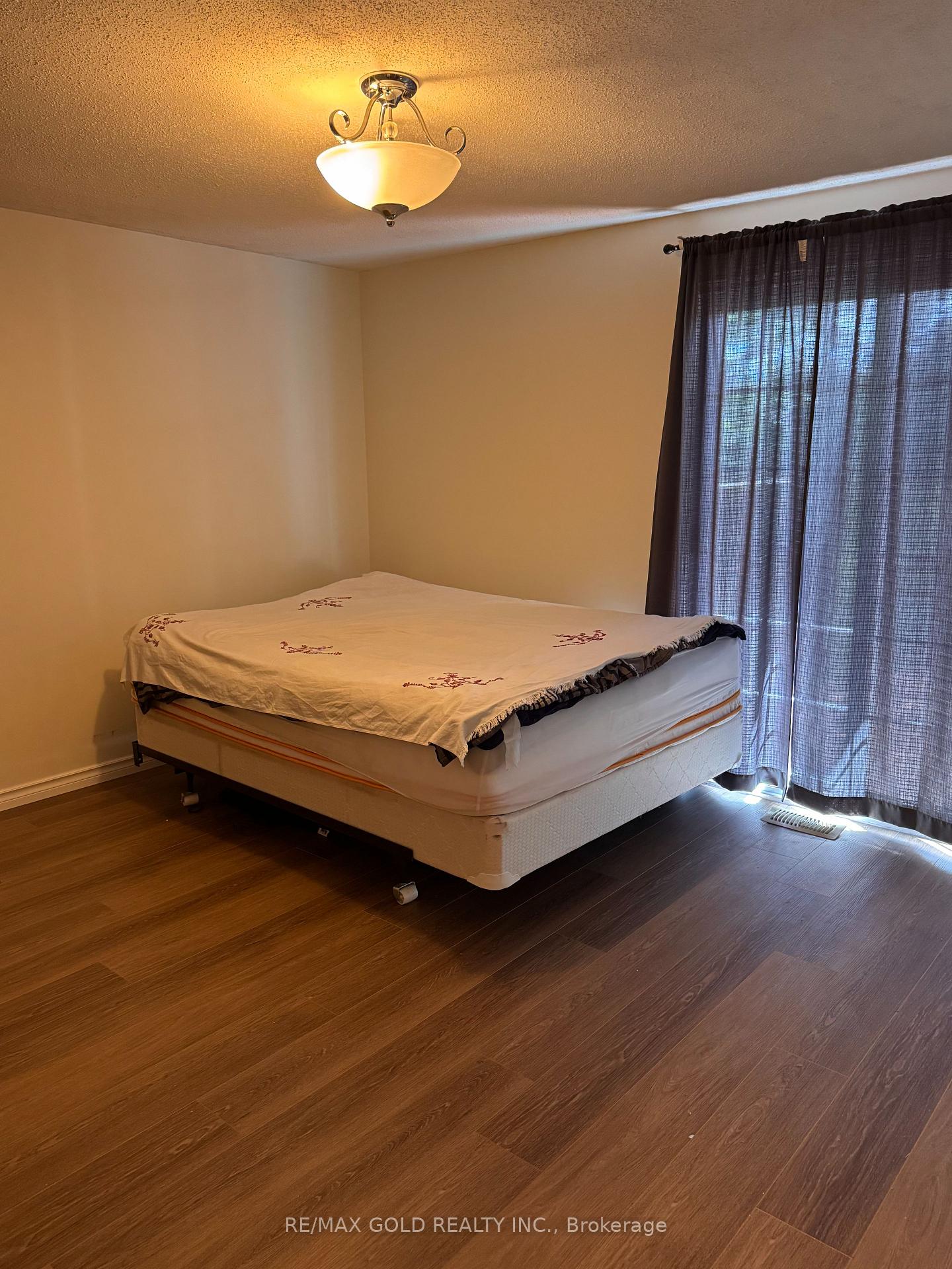 Photo 8 of 345 Imperial Road S, Guelph, Willow West/Sugarbush/West Acres — HOMEH