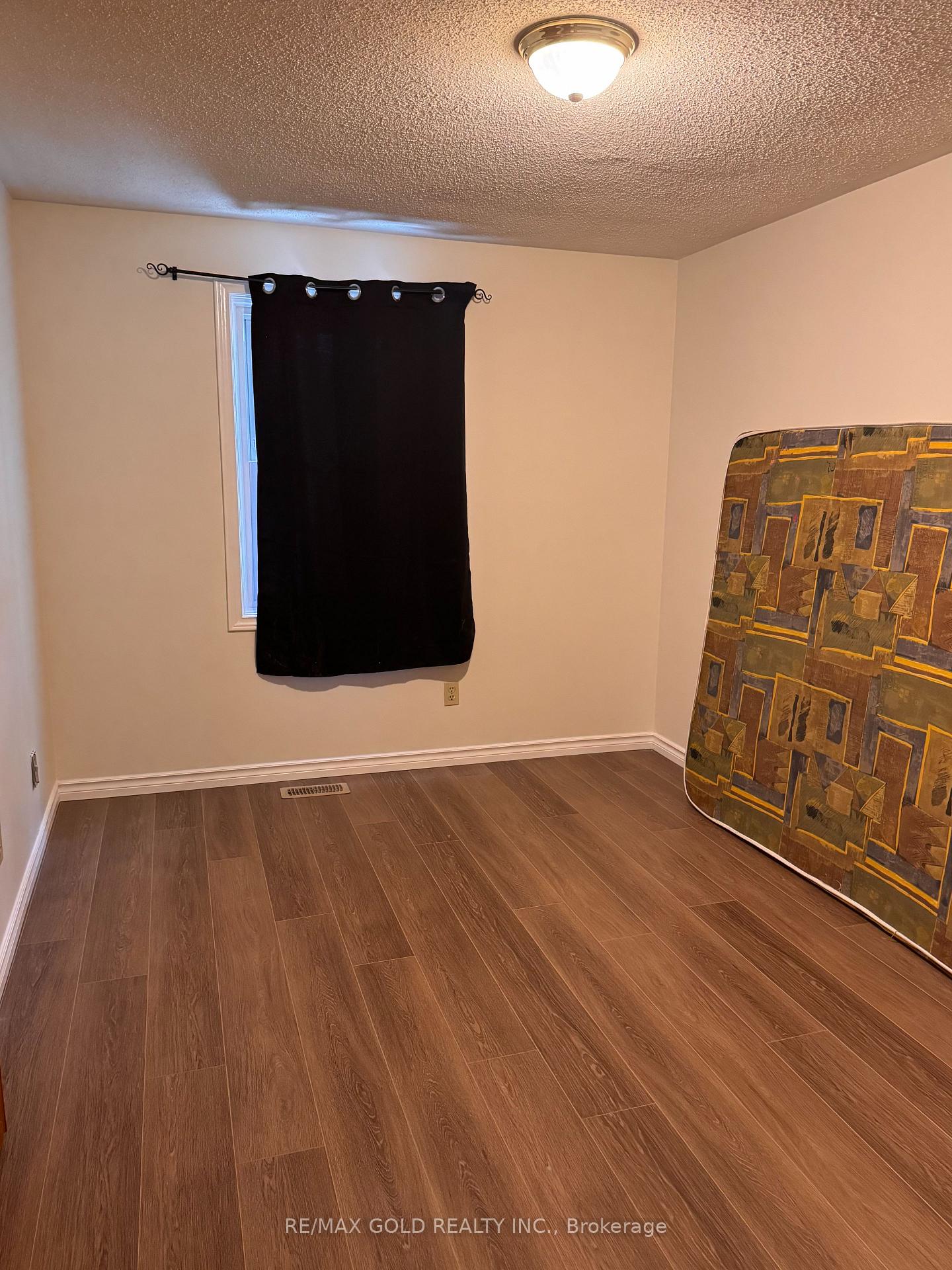 Photo 9 of 345 Imperial Road S, Guelph, Willow West/Sugarbush/West Acres — HOMEH