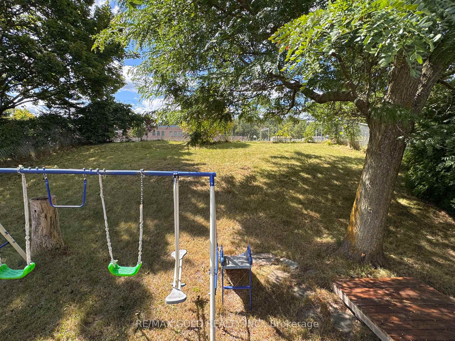 Photo 12 of 345 Imperial Road S, Guelph, Willow West/Sugarbush/West Acres — HOMEH