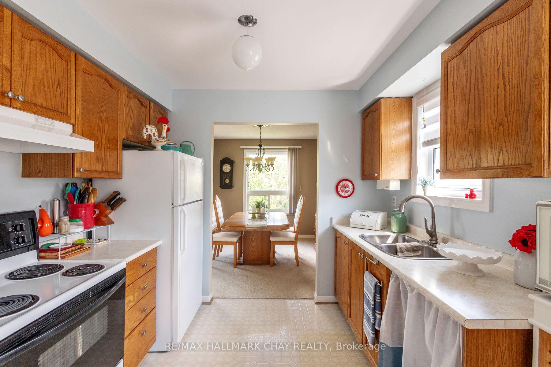 Photo 5 of 28 Pae Drive, Barrie, Painswick North — HOMEH