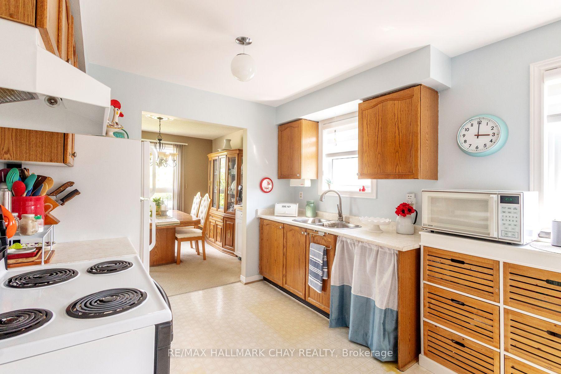 Photo 6 of 28 Pae Drive, Barrie, Painswick North — HOMEH
