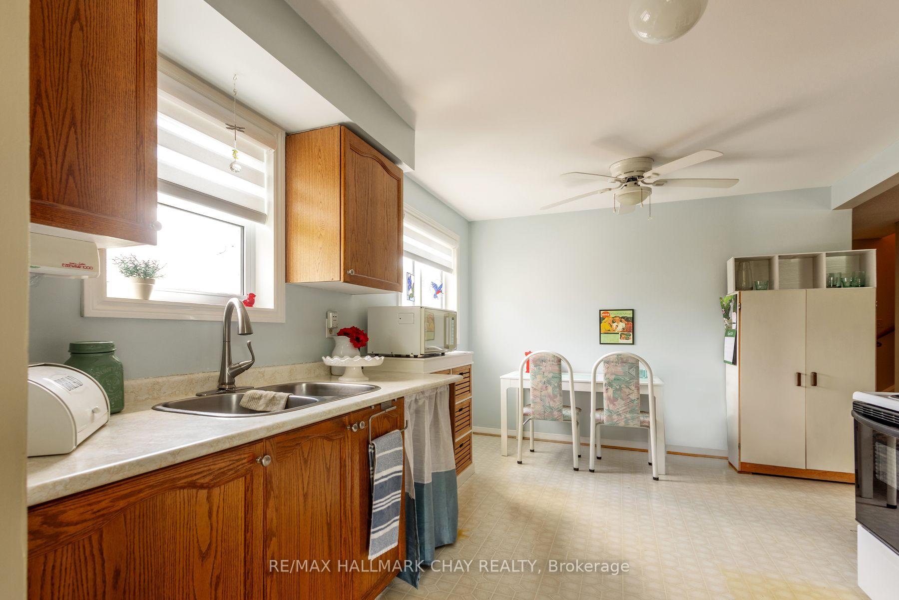 Photo 7 of 28 Pae Drive, Barrie, Painswick North — HOMEH
