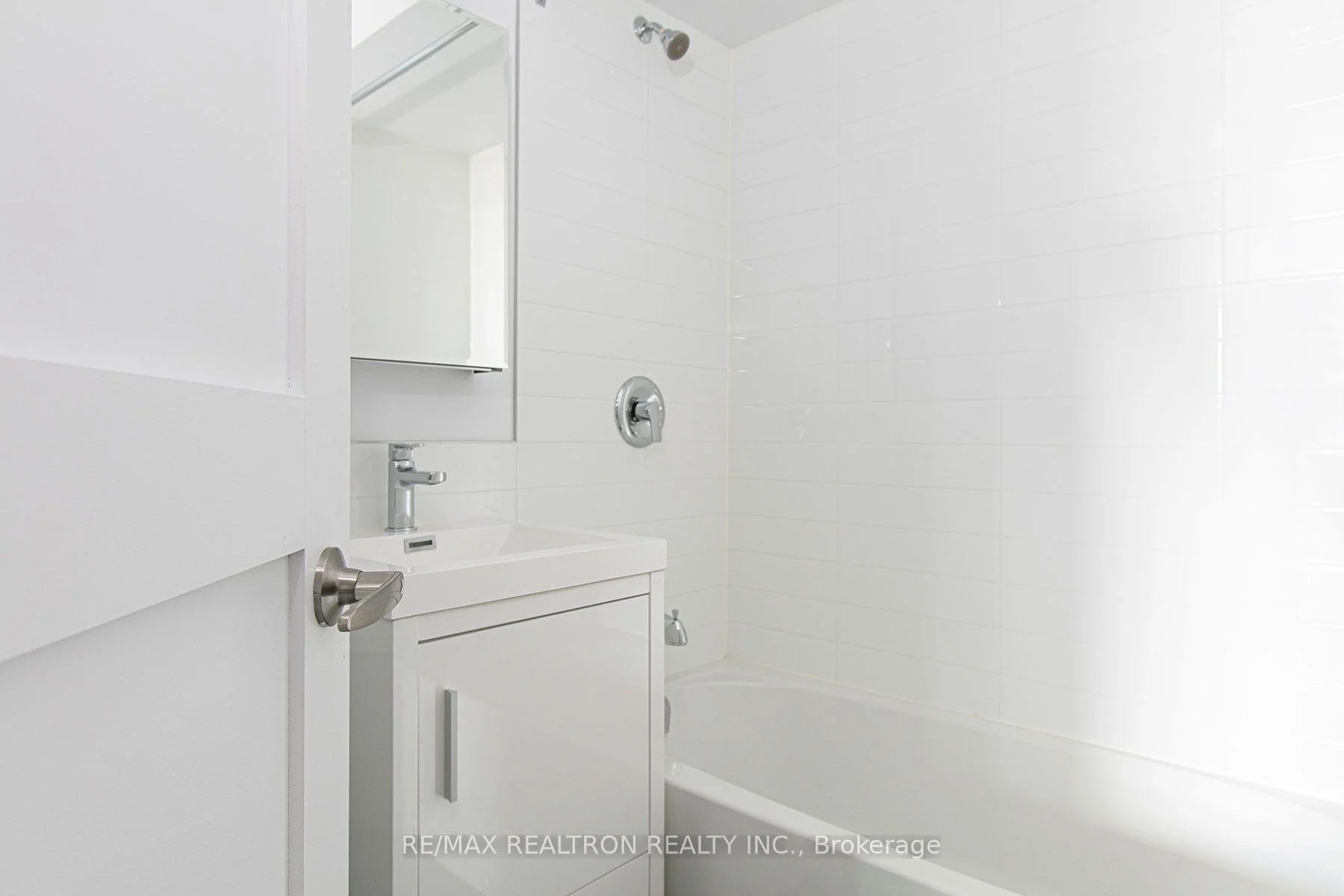 Photo 7 of Unit 408, 990 Avenue Road, Toronto, Yonge-Eglinton — HOMEH
