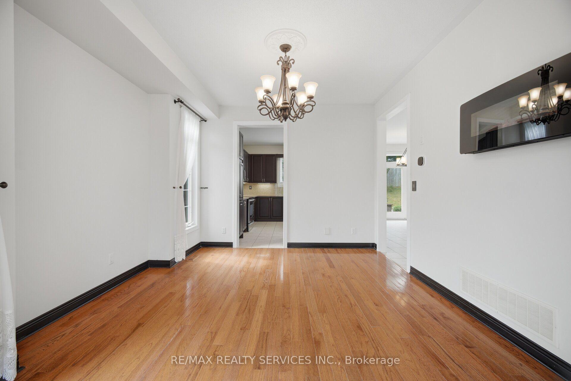 Photo 11 of 15 Upper Canada Drive, Erin, Rural Erin — HOMEH