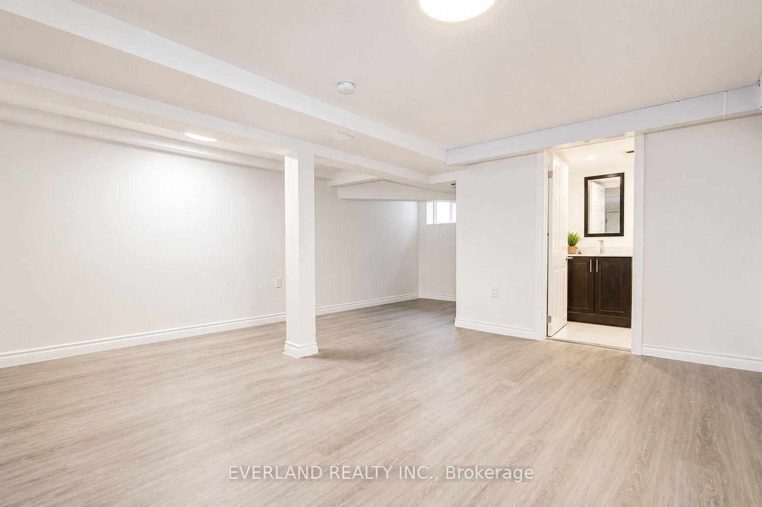 Photo 2 of Unit Unit A, 1751 Bayview Avenue, Toronto, Leaside — HOMEH