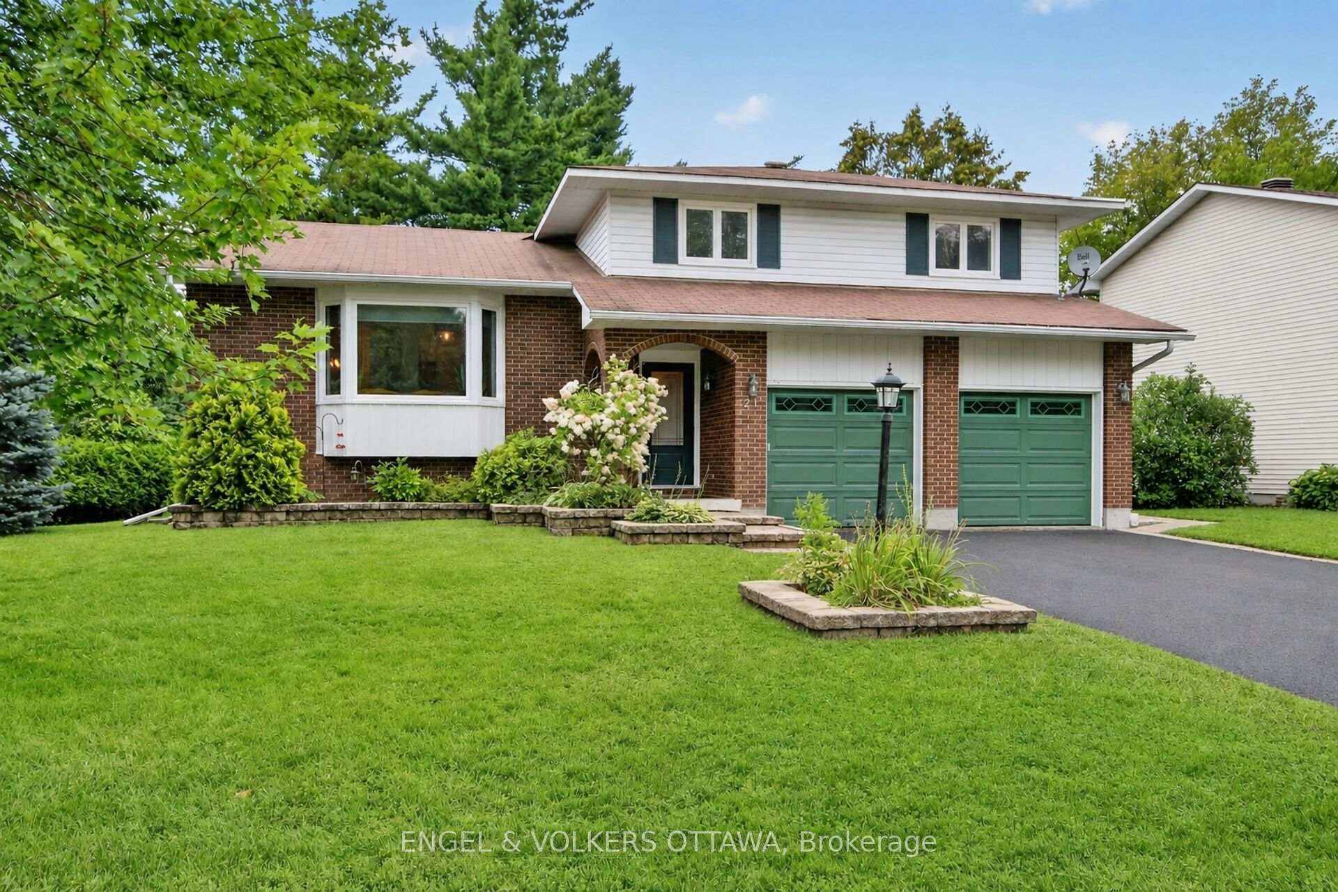 Photo 2 of 21 Stroughton Crescent, Ottawa, Munster — HOMEH