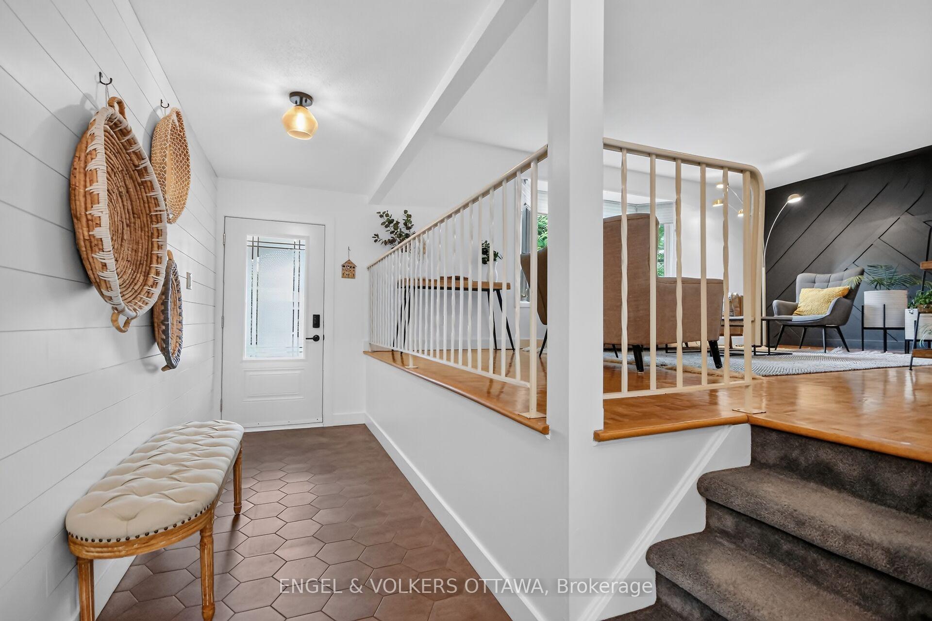 Photo 4 of 21 Stroughton Crescent, Ottawa, Munster — HOMEH