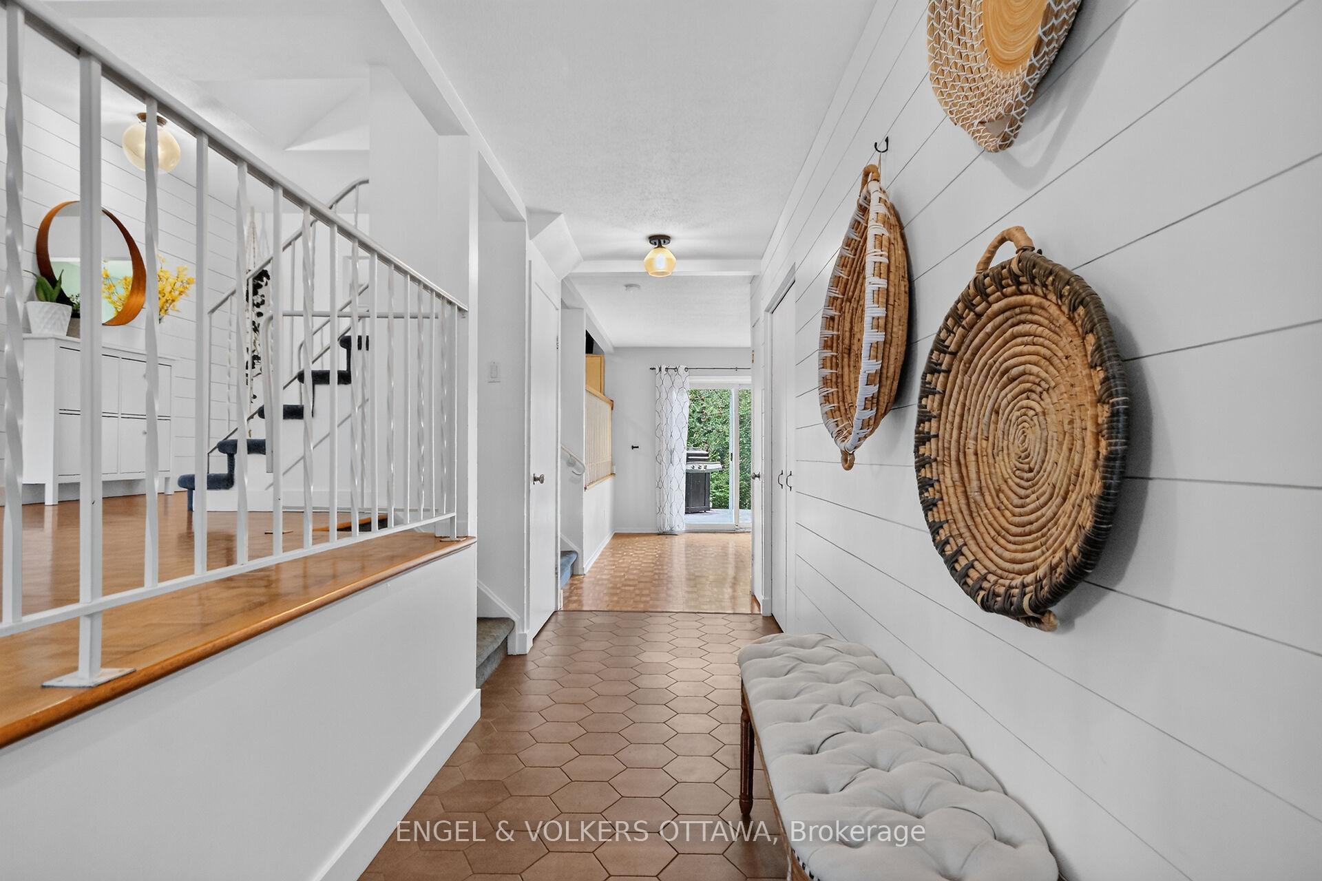 Photo 5 of 21 Stroughton Crescent, Ottawa, Munster — HOMEH