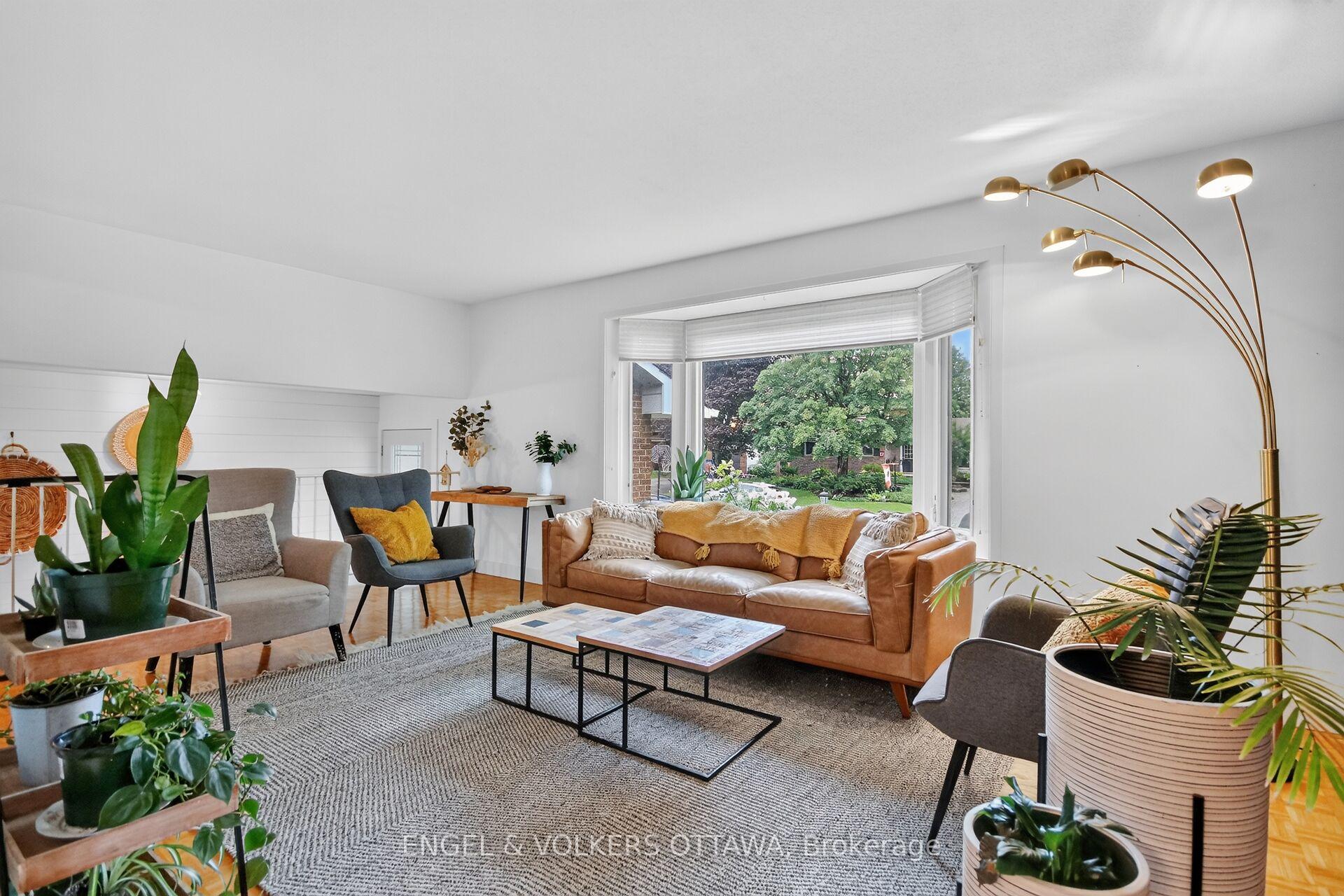 Photo 6 of 21 Stroughton Crescent, Ottawa, Munster — HOMEH