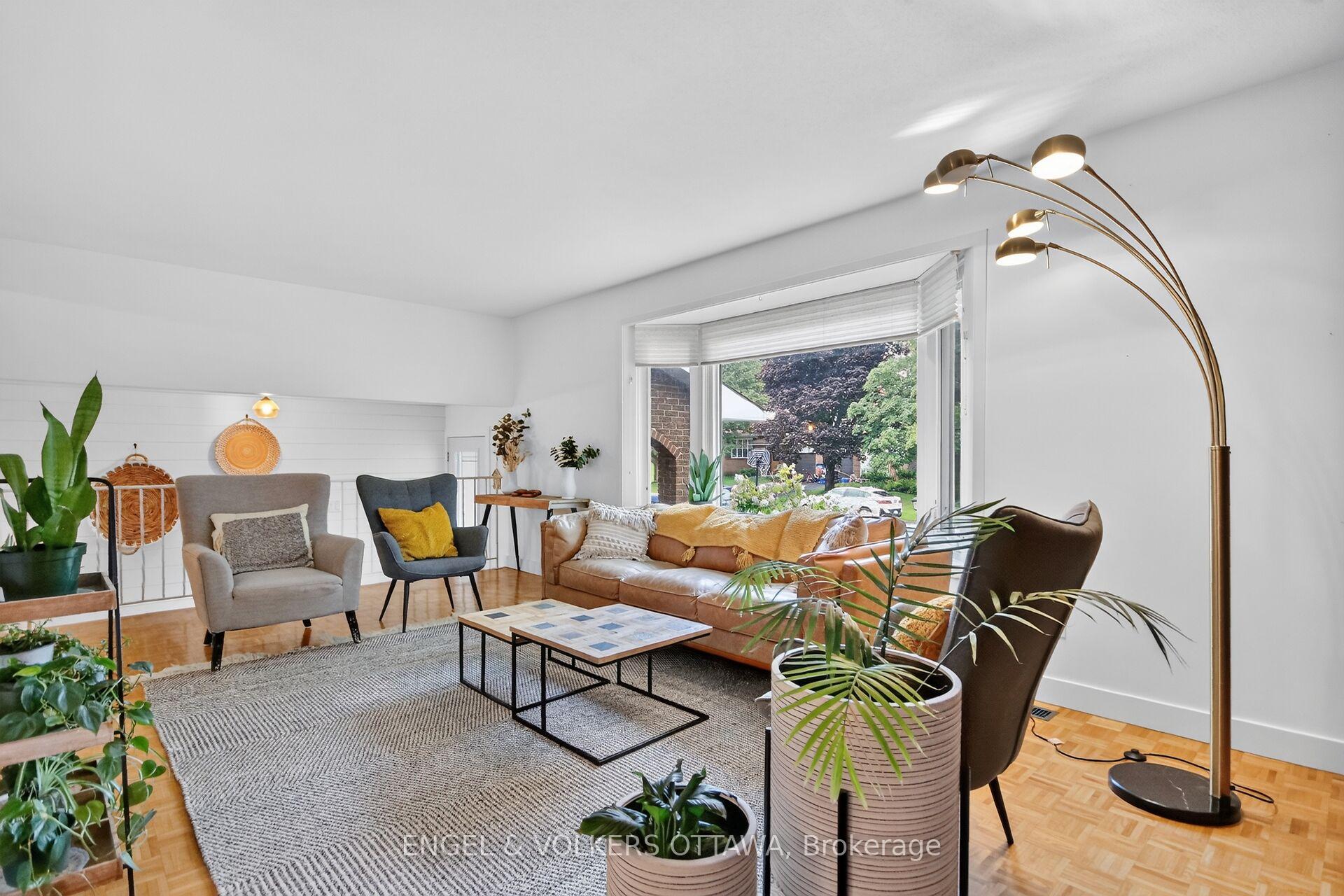 Photo 10 of 21 Stroughton Crescent, Ottawa, Munster — HOMEH