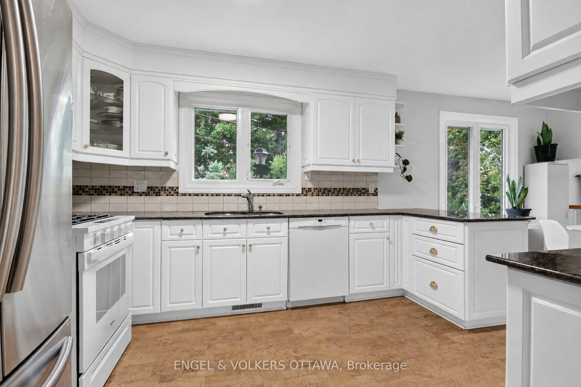 Photo 15 of 21 Stroughton Crescent, Ottawa, Munster — HOMEH