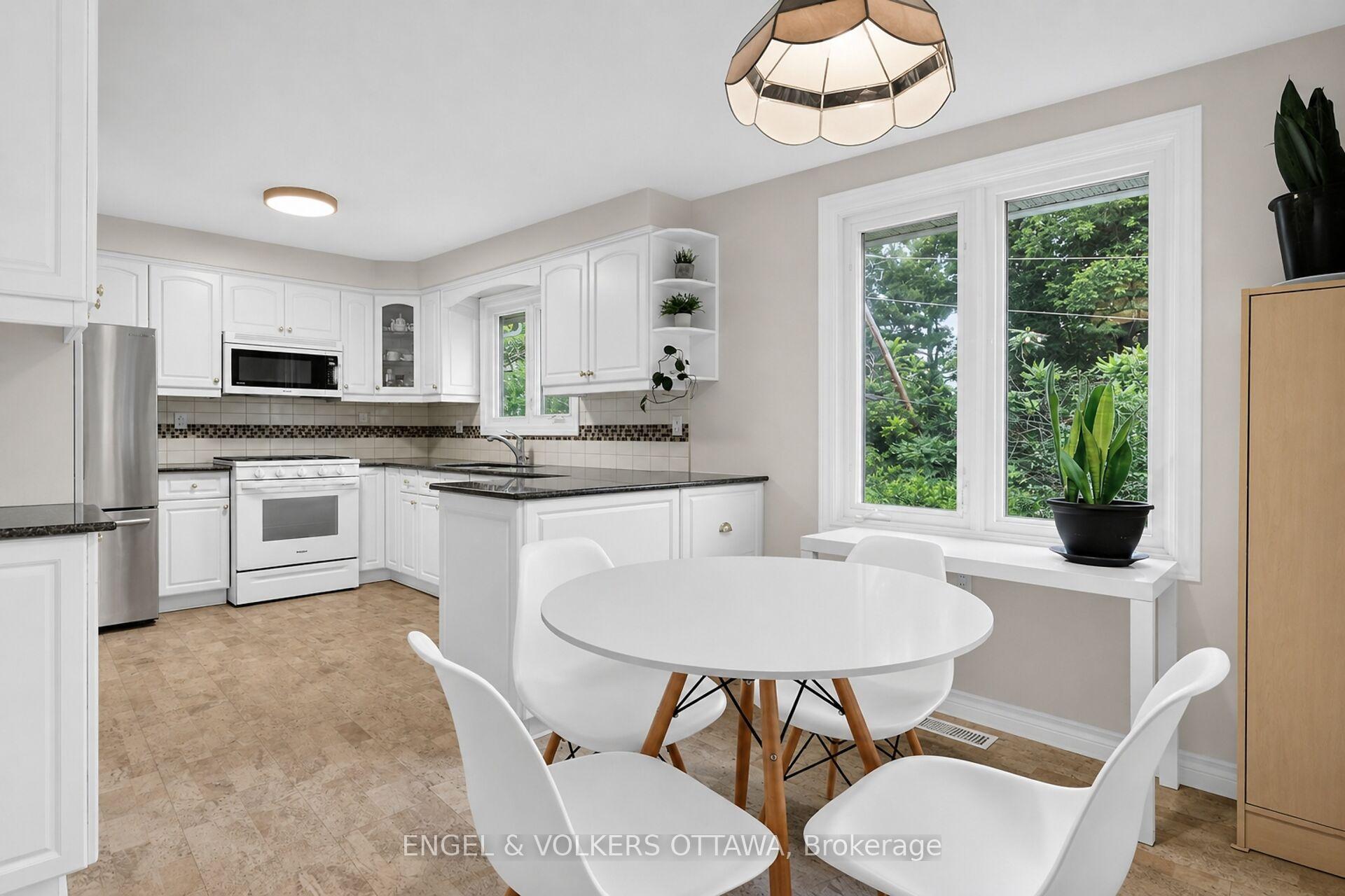 Photo 19 of 21 Stroughton Crescent, Ottawa, Munster — HOMEH