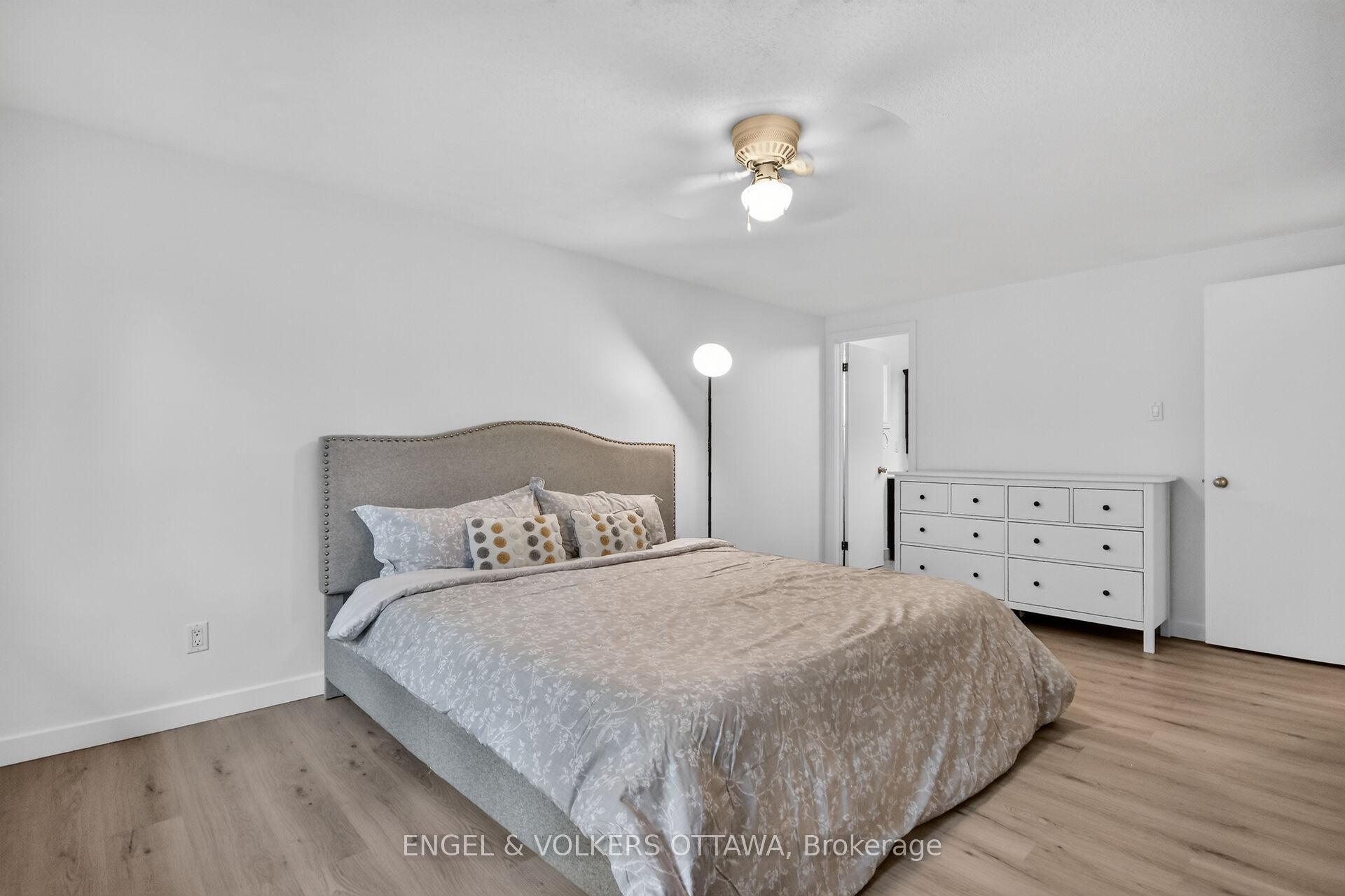 Photo 29 of 21 Stroughton Crescent, Ottawa, Munster — HOMEH