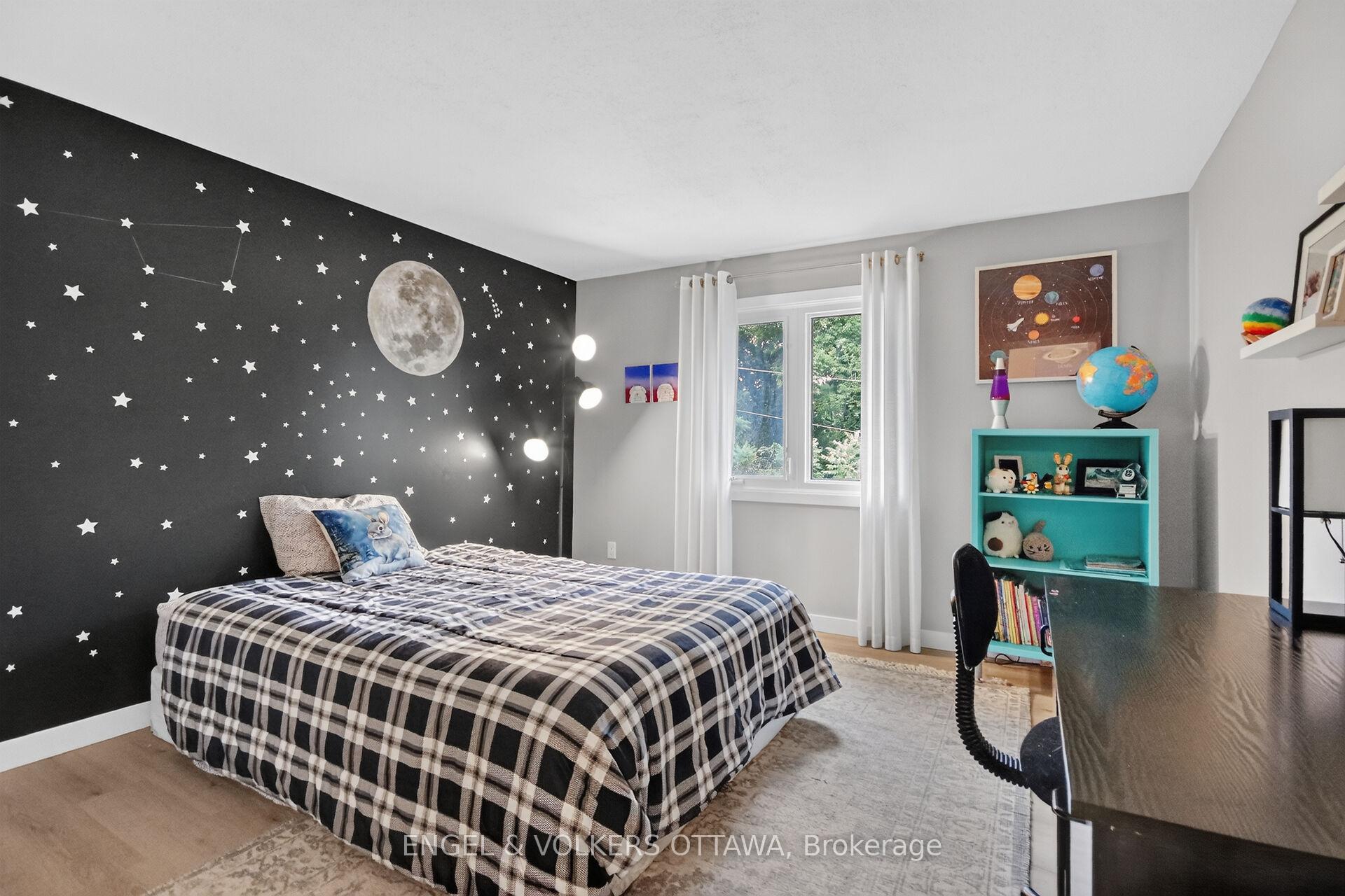Photo 32 of 21 Stroughton Crescent, Ottawa, Munster — HOMEH