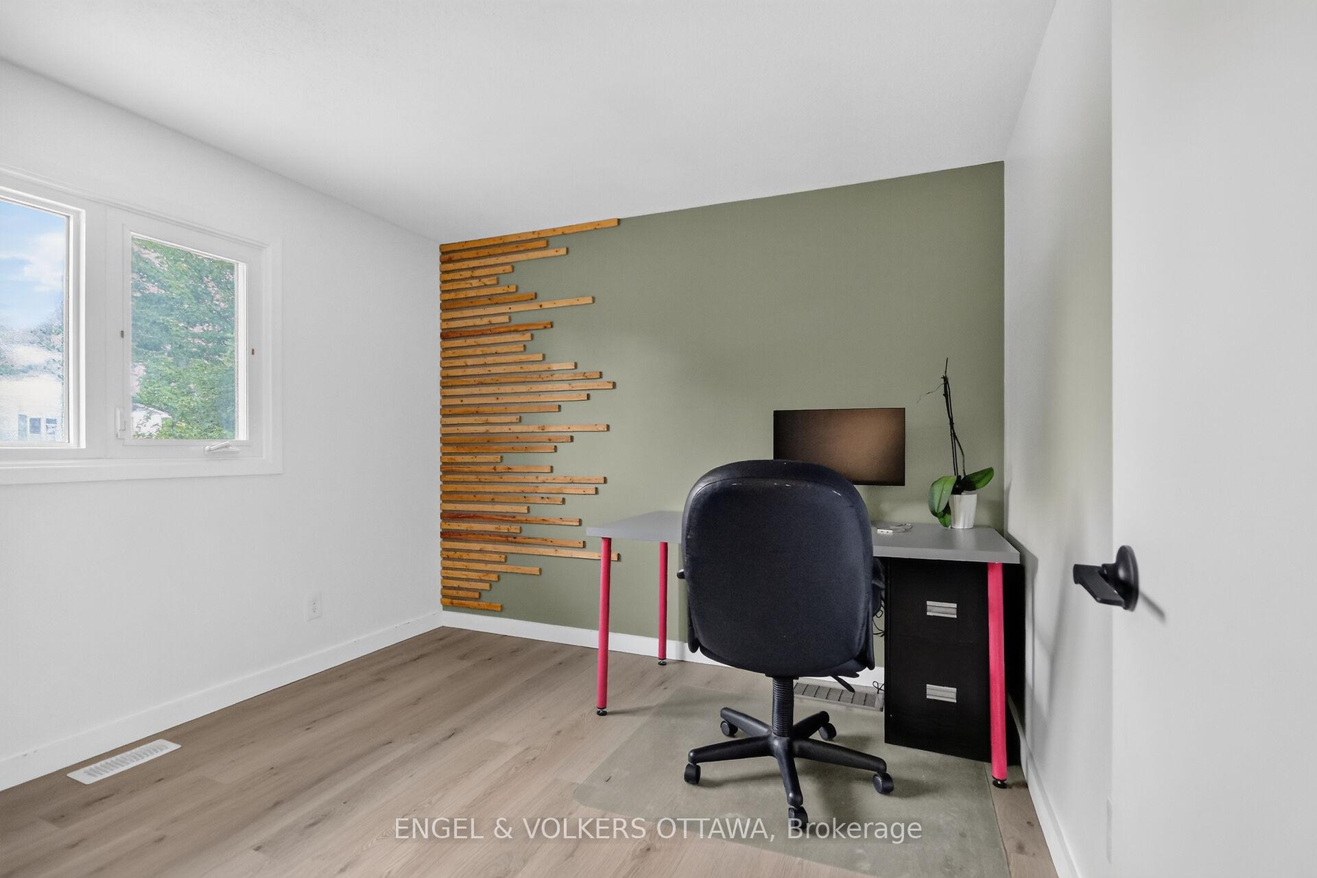 Photo 34 of 21 Stroughton Crescent, Ottawa, Munster — HOMEH