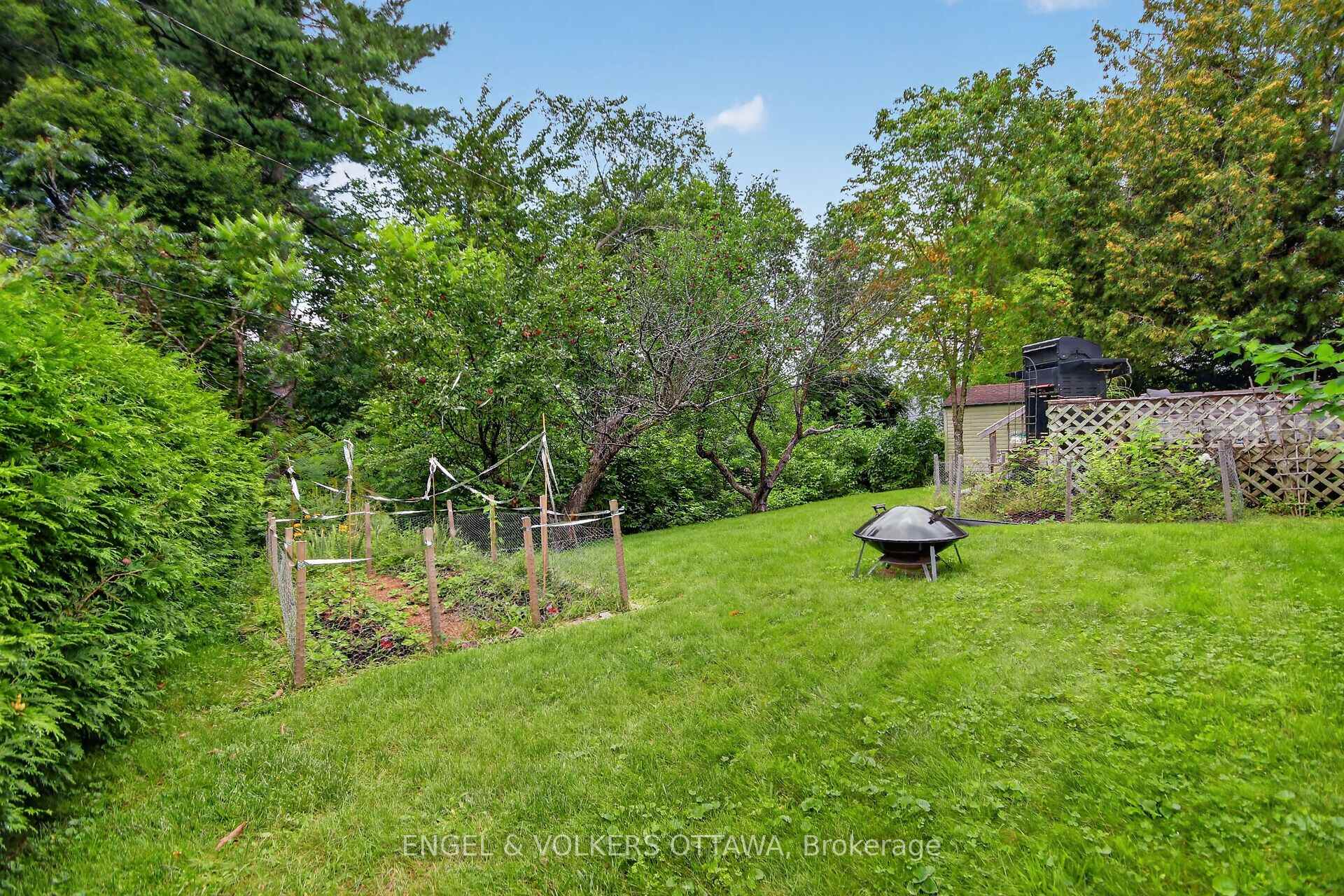 Photo 38 of 21 Stroughton Crescent, Ottawa, Munster — HOMEH