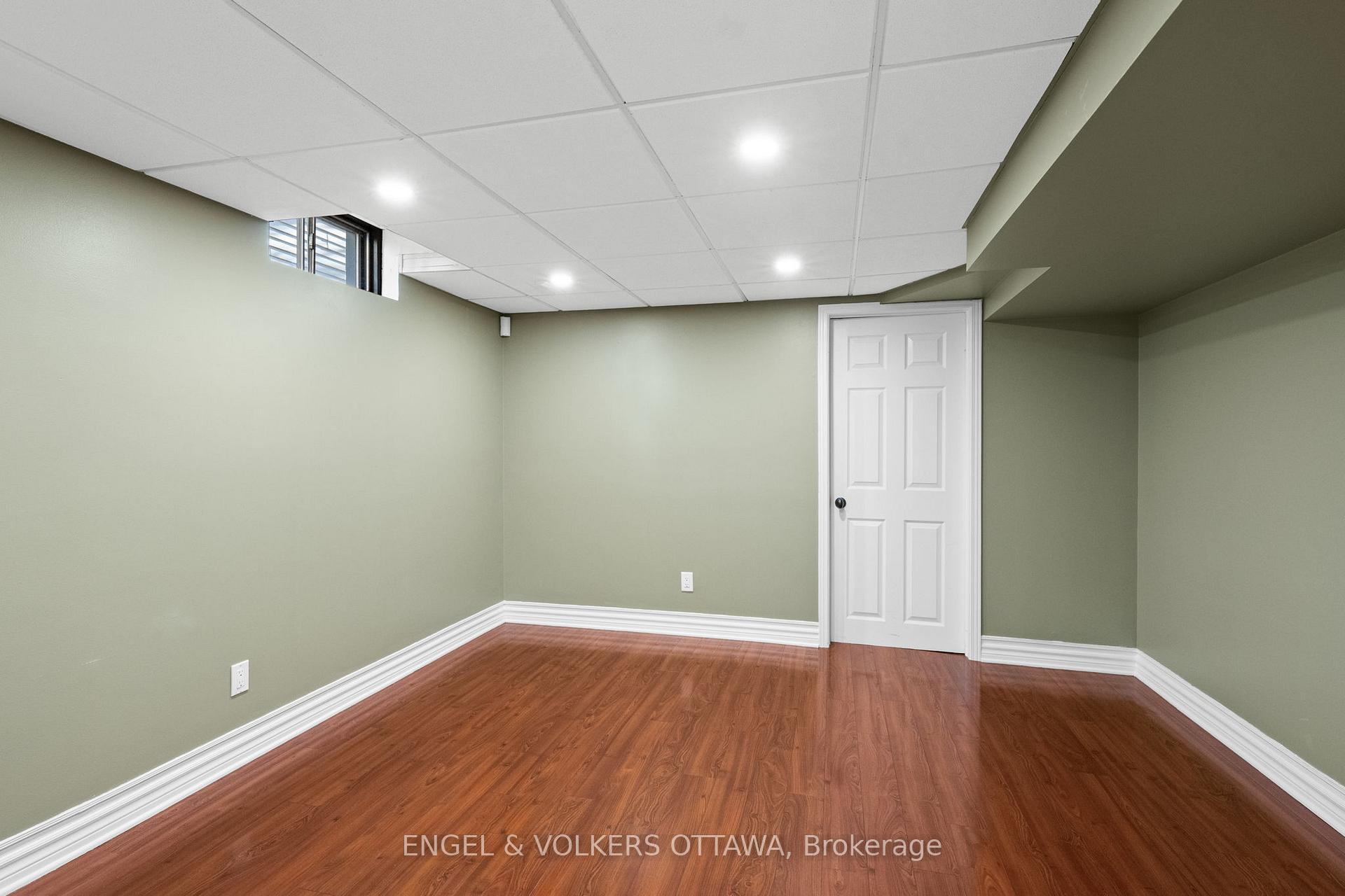 Photo 32 of 563 Merkley Drive, Ottawa, Fallingbrook/Pineridge — HOMEH