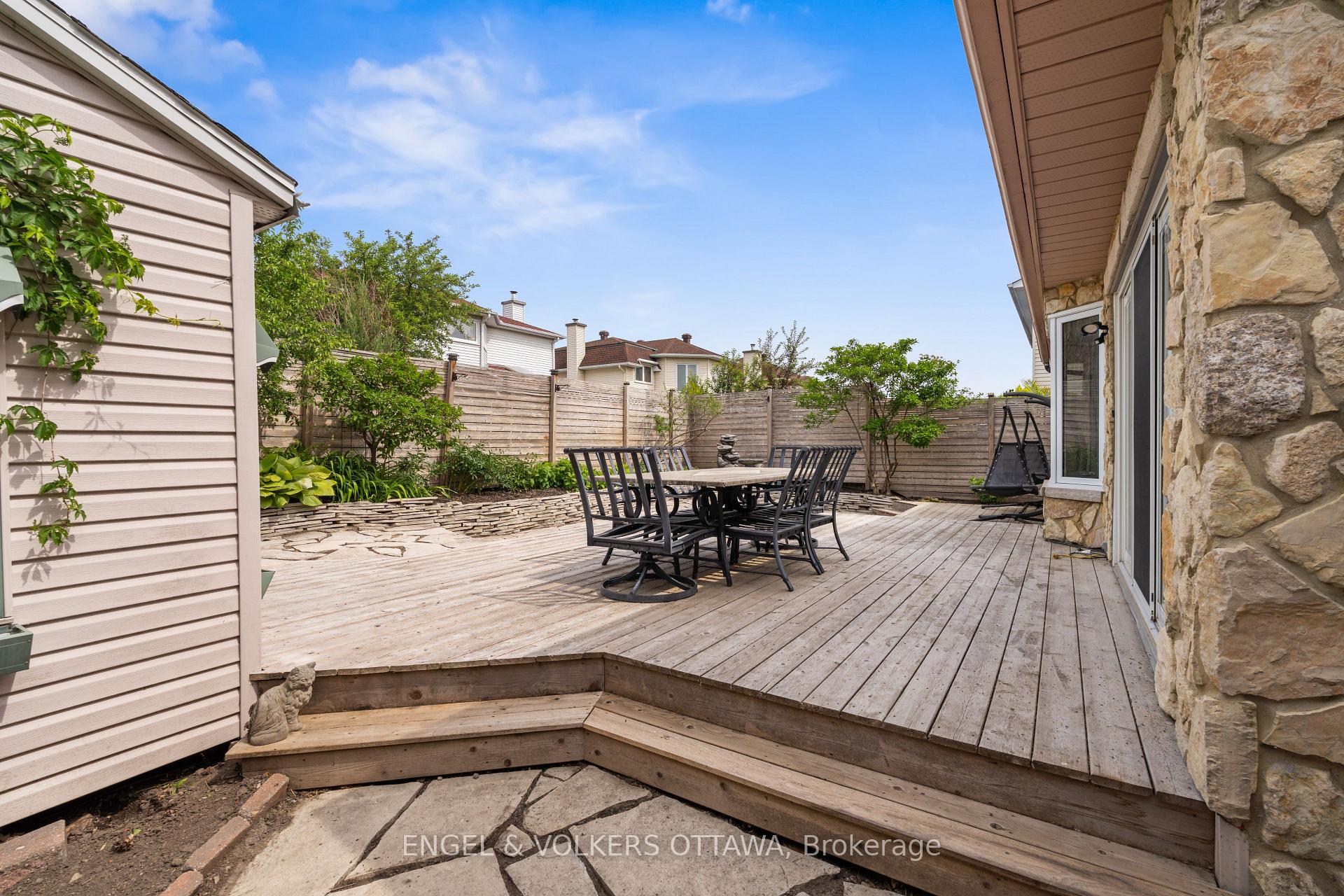 Photo 37 of 563 Merkley Drive, Ottawa, Fallingbrook/Pineridge — HOMEH