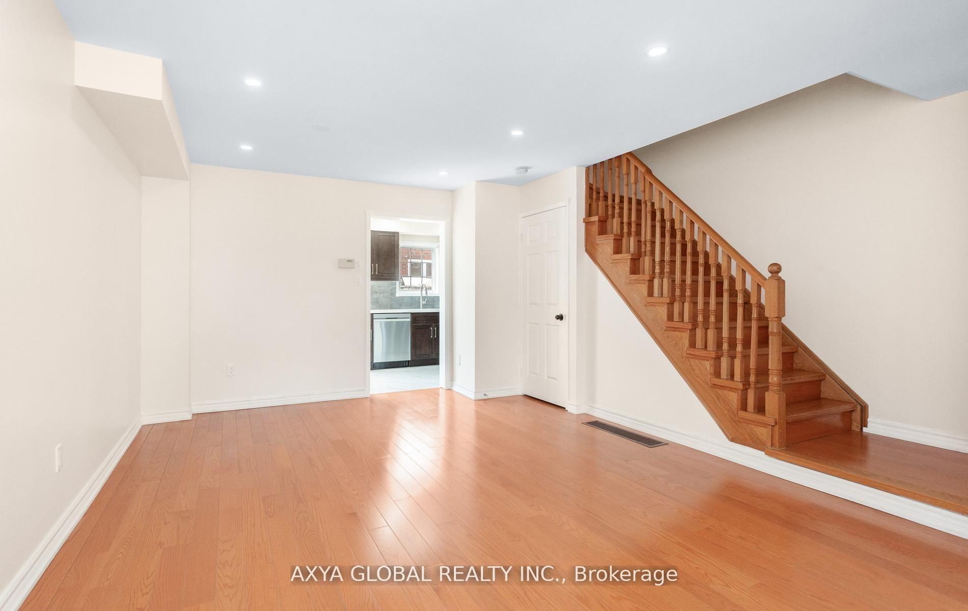 Photo 4 of 5340 Byford Place, Mississauga, Hurontario — HOMEH