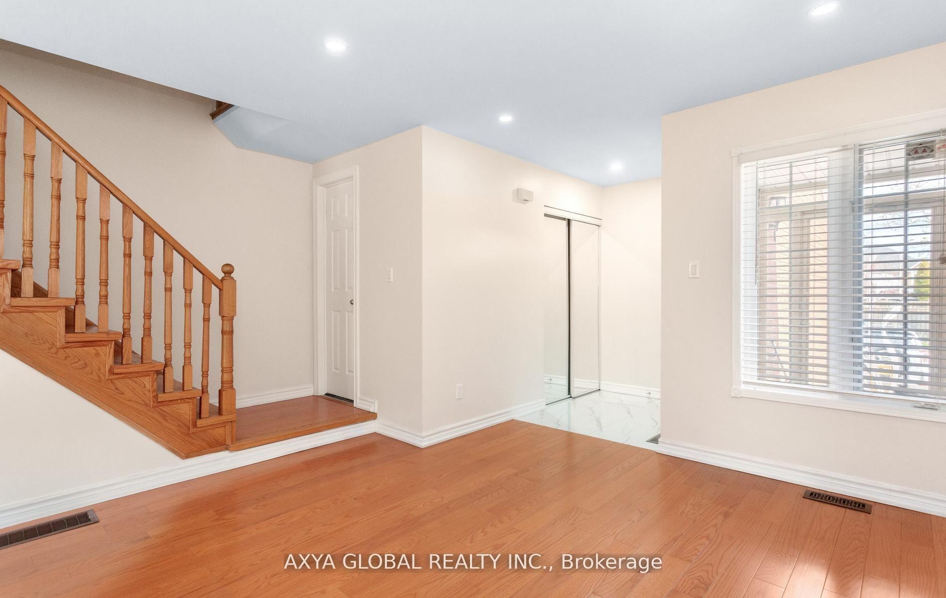 Photo 6 of 5340 Byford Place, Mississauga, Hurontario — HOMEH