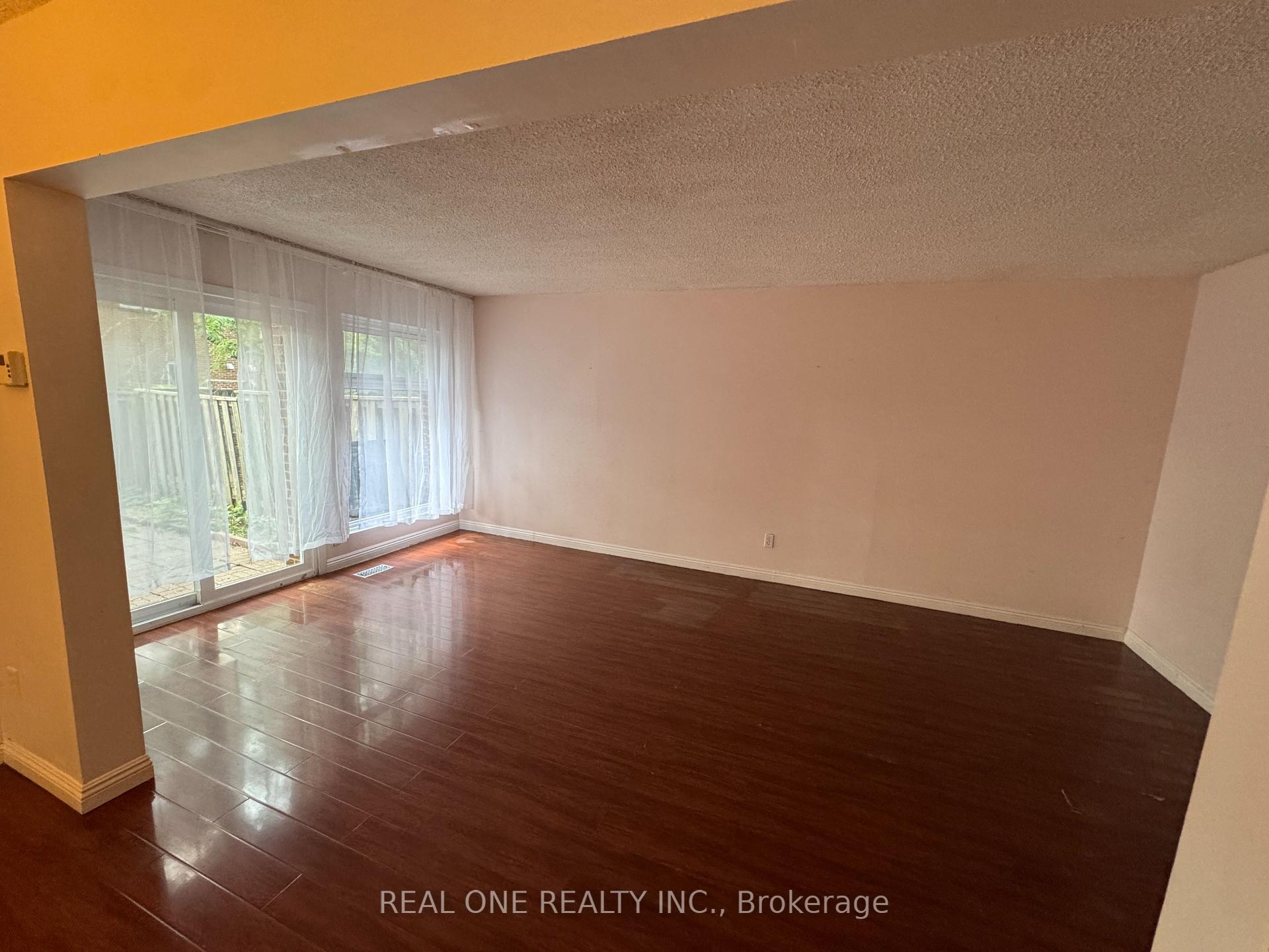 Photo 6 of Unit 16, 72 Dusay Place, Scarborough, L'Amoreaux — HOMEH