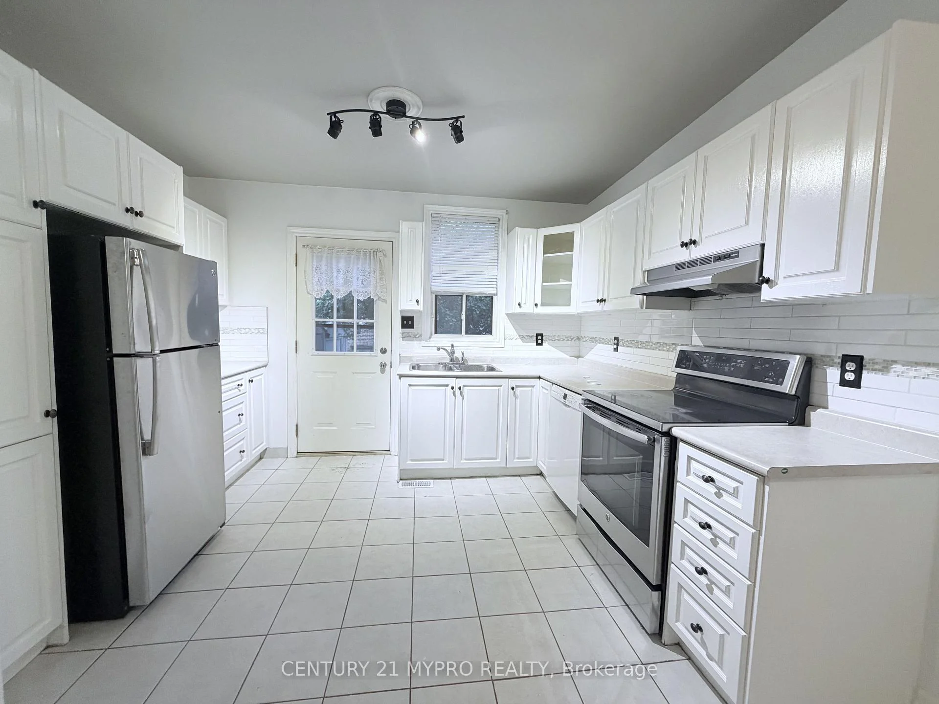 Photo 9 of 1111 Dufferin Street, Toronto, Dovercourt-Wallace Emerson-Junction — HOMEH