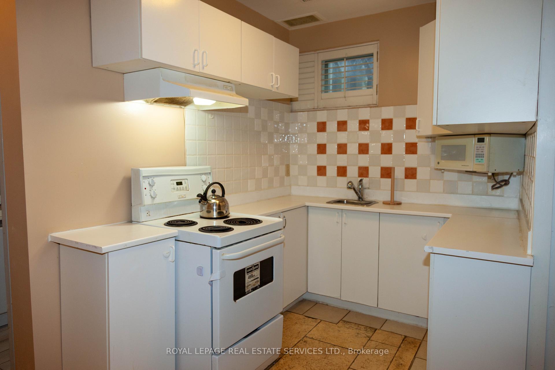 Photo 5 of 2B Debell Lane, North York, Newtonbrook East — HOMEH
