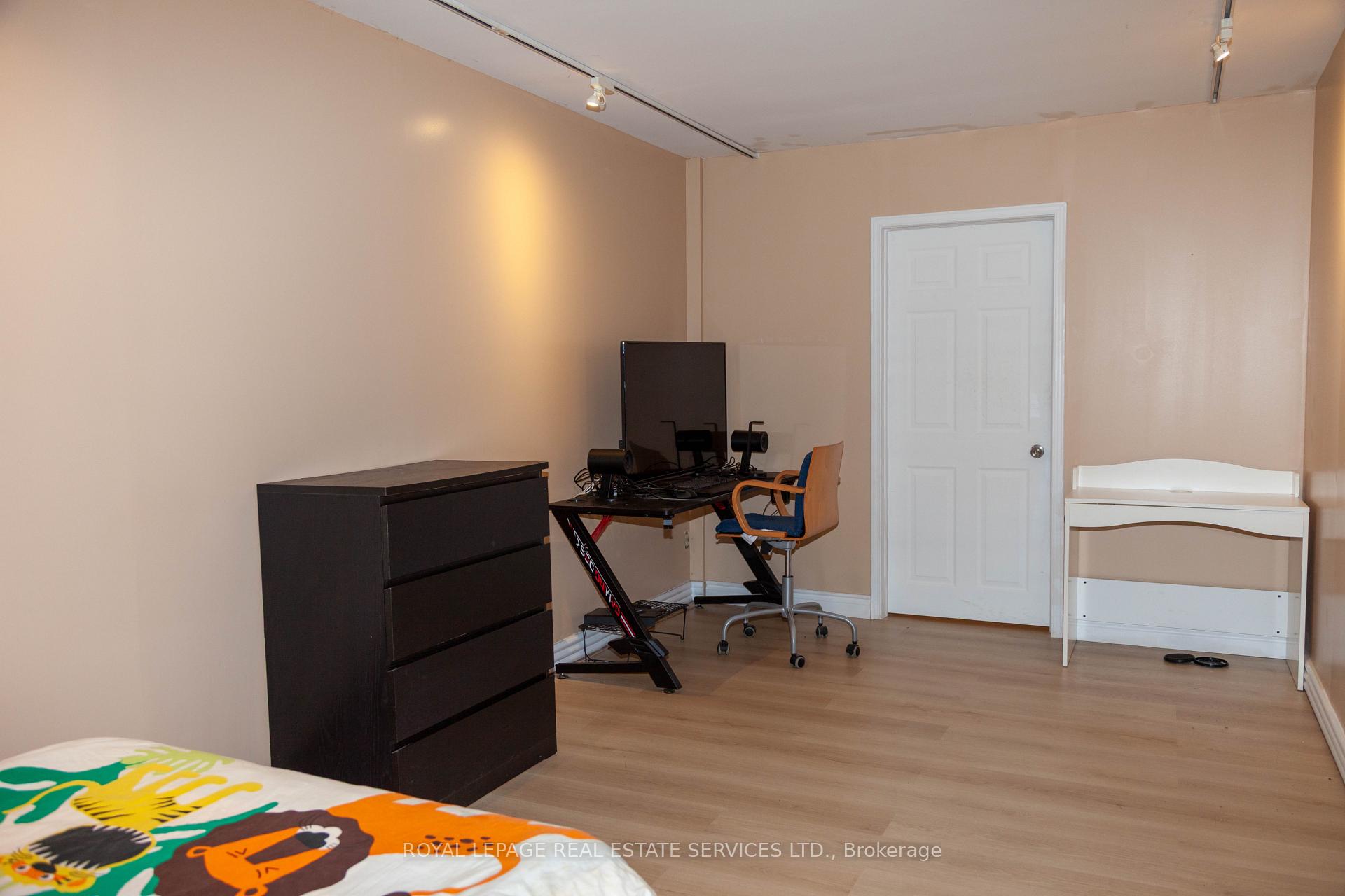 Photo 12 of 2B Debell Lane, North York, Newtonbrook East — HOMEH