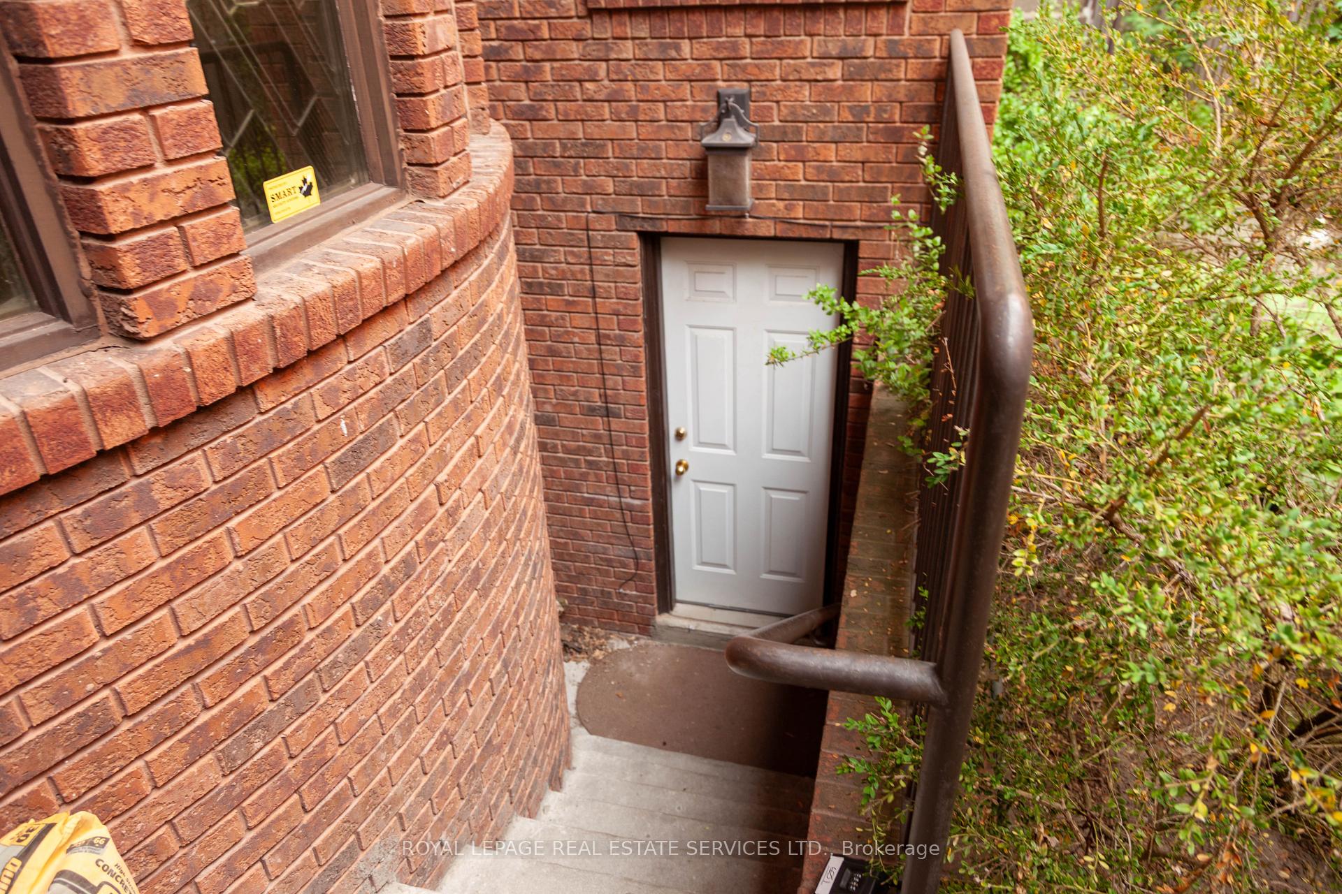 Photo 13 of 2B Debell Lane, North York, Newtonbrook East — HOMEH