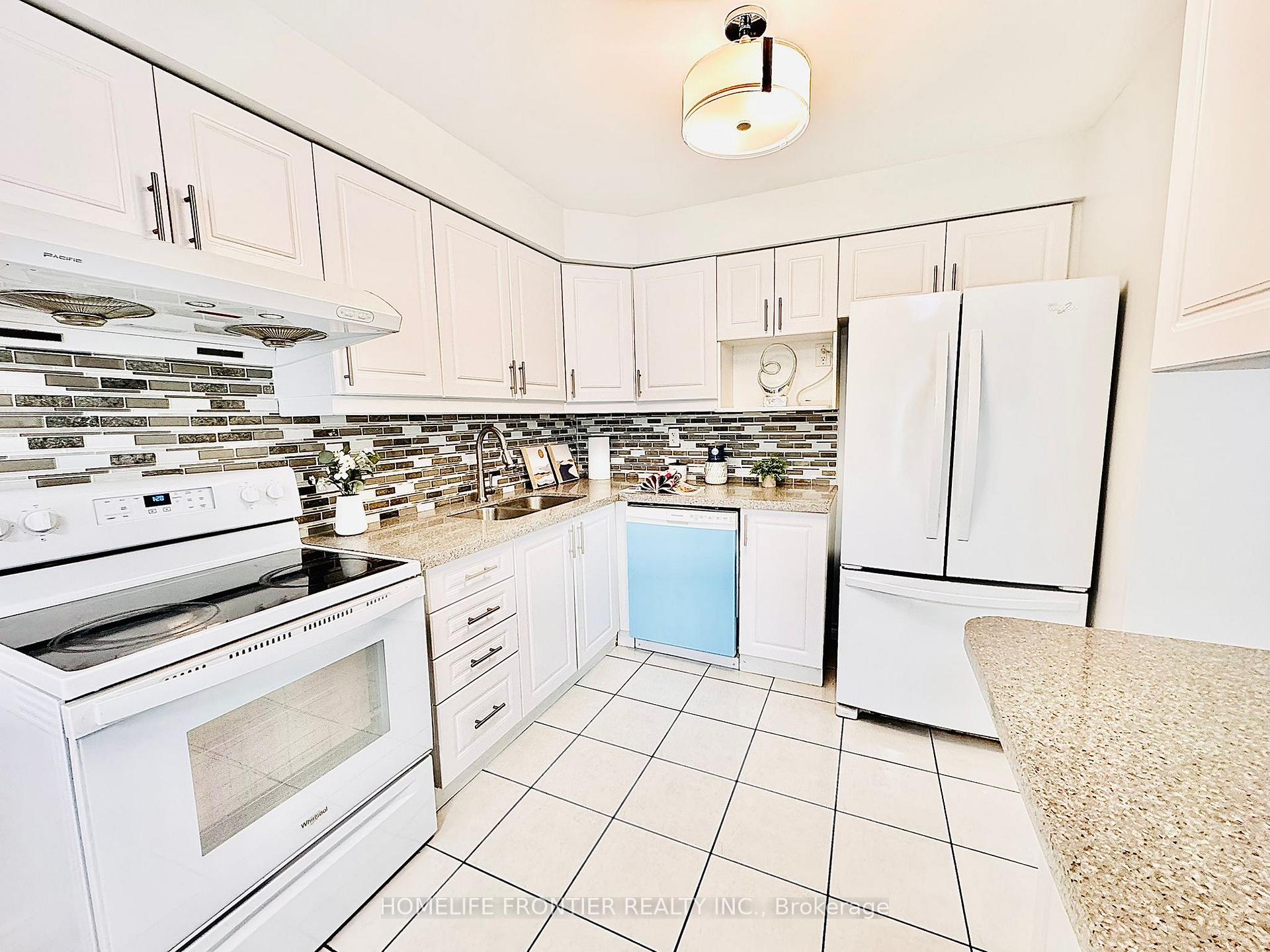 Photo 3 of 133 Thorny Vine Way E, North York, Bayview Village — HOMEH