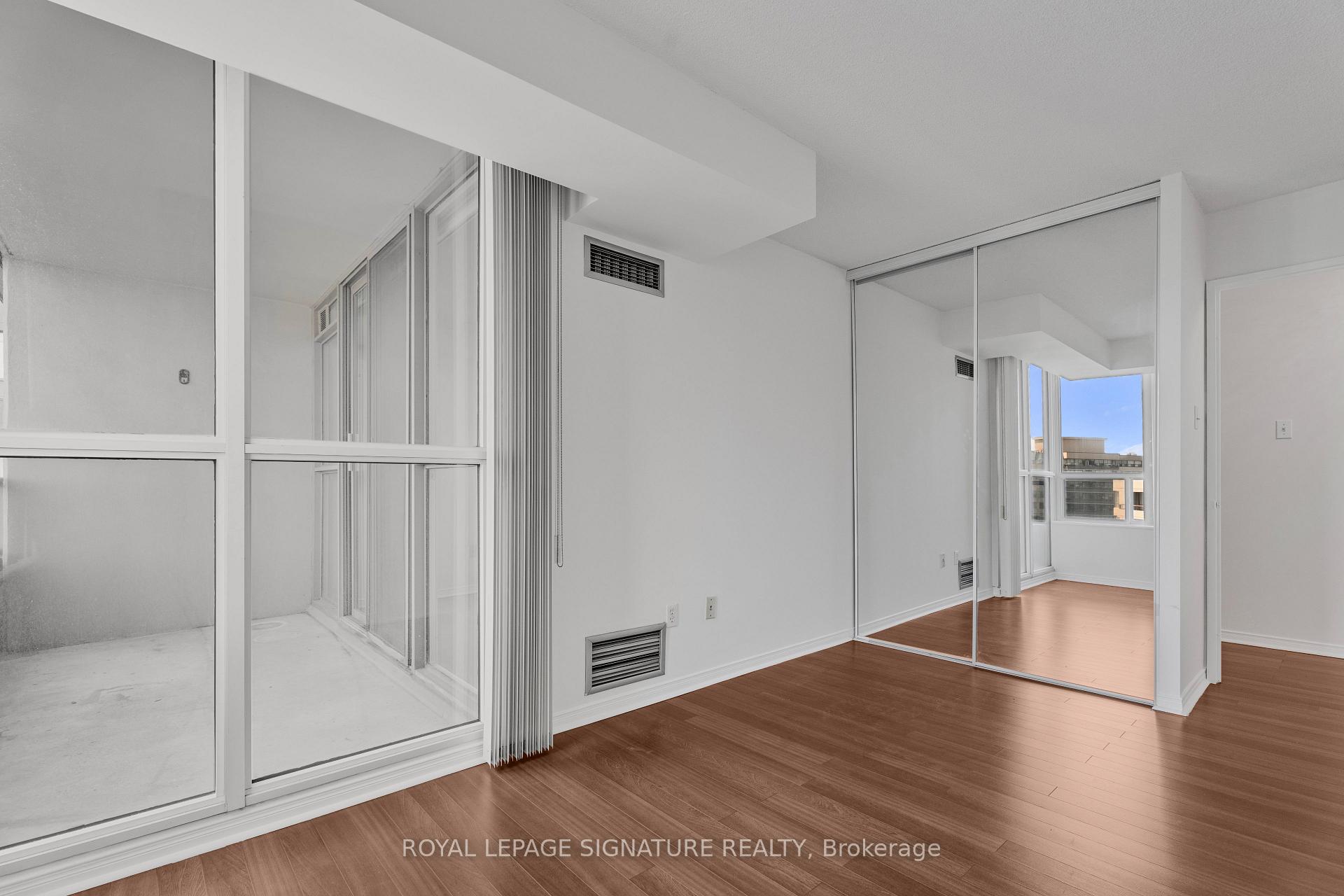 Photo 13 of Unit 1410, 11 Townsgate Drive, Vaughan, Crestwood-Springfarm-Yorkhill — HOMEH