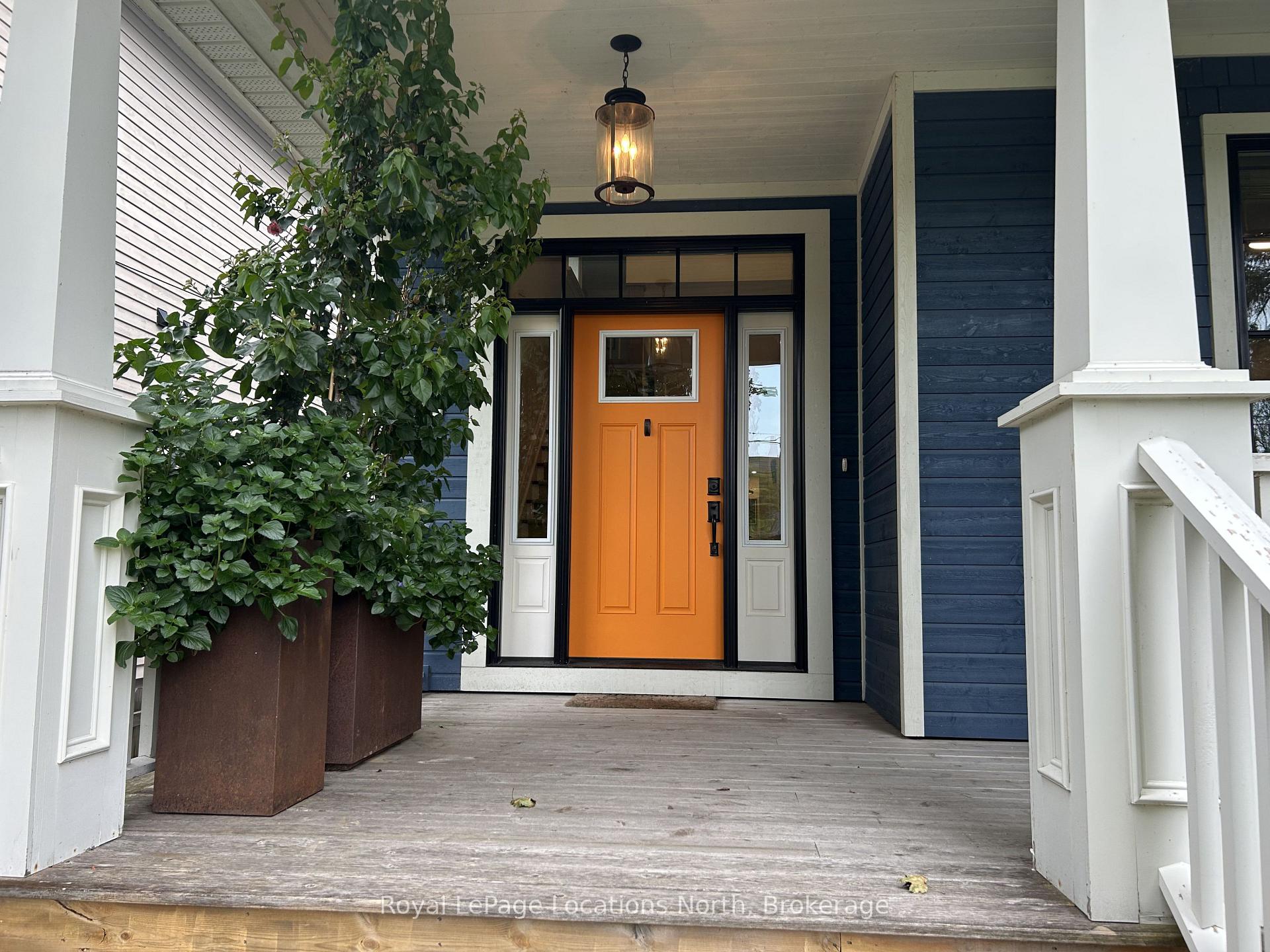 Photo 2 of 10 Niagara Street, Collingwood — HOMEH