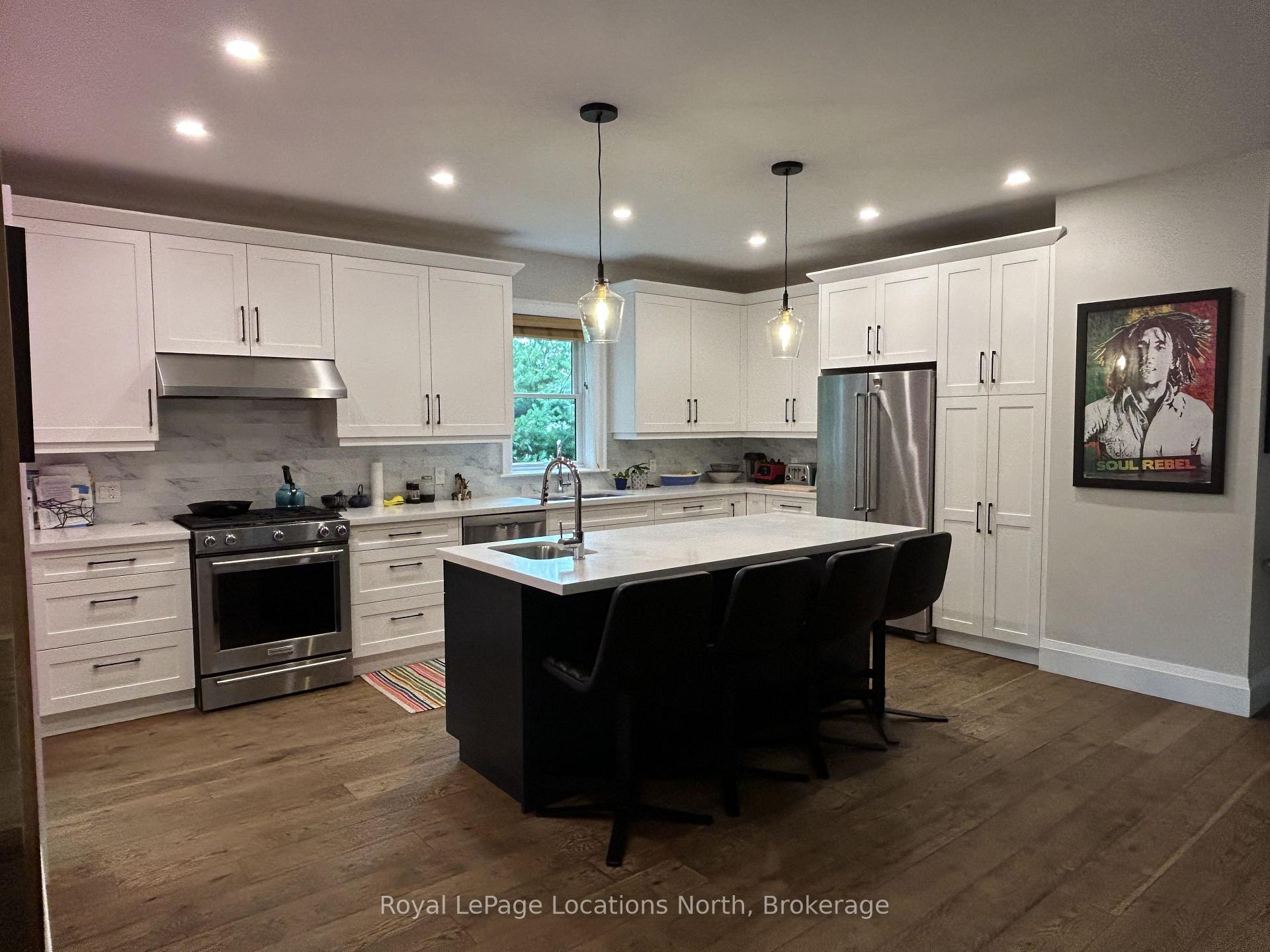 Photo 8 of 10 Niagara Street, Collingwood — HOMEH
