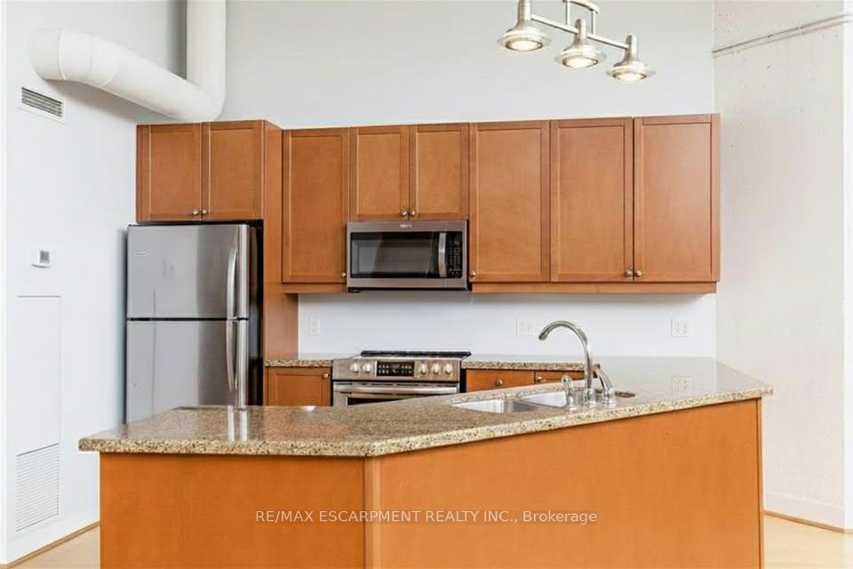 Photo 9 of Unit 106, 66 Bay Street S, Hamilton, Durand — HOMEH