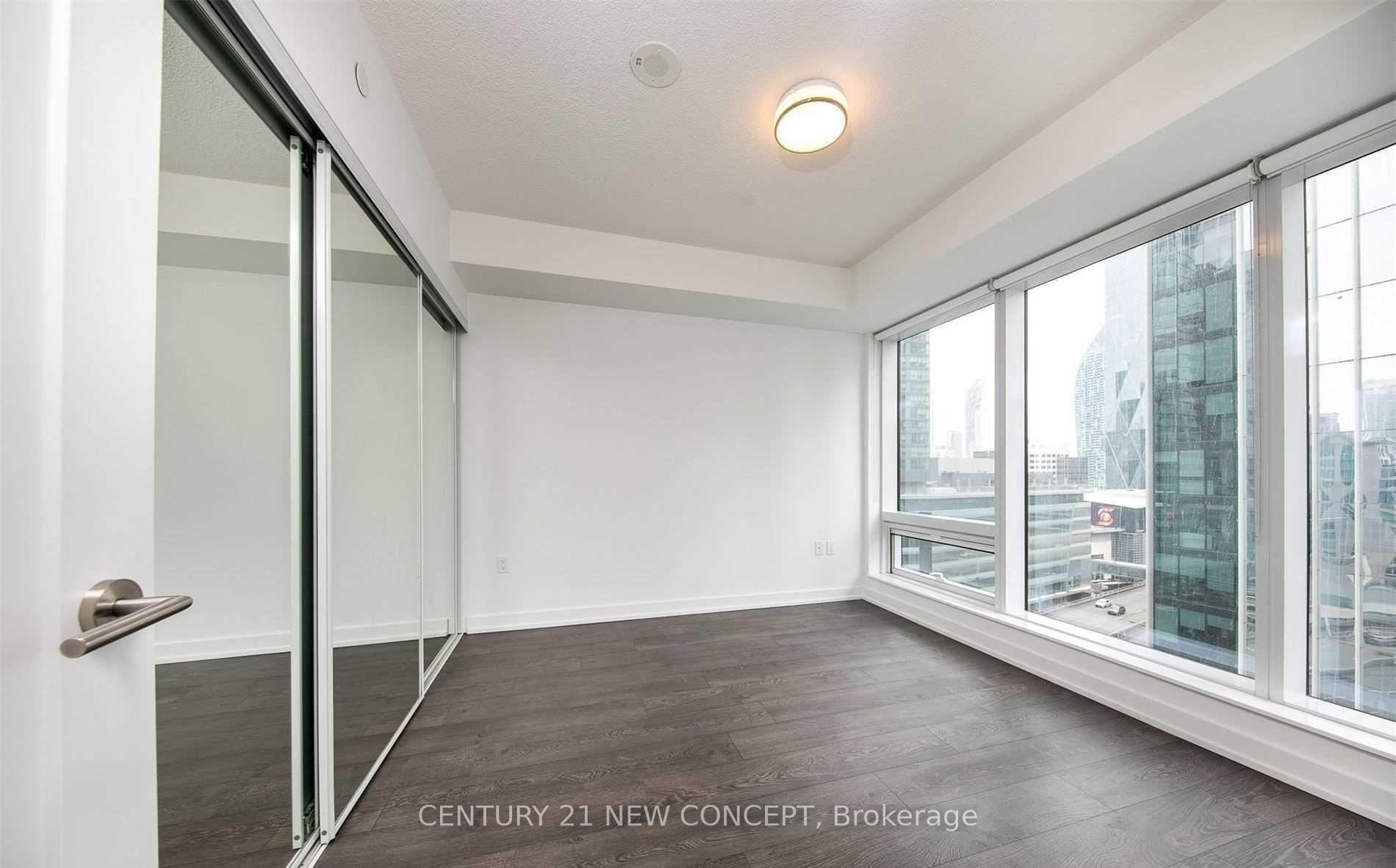 Photo 17 of Unit 1404, 10 York Street, Toronto, Waterfront Communities — HOMEH
