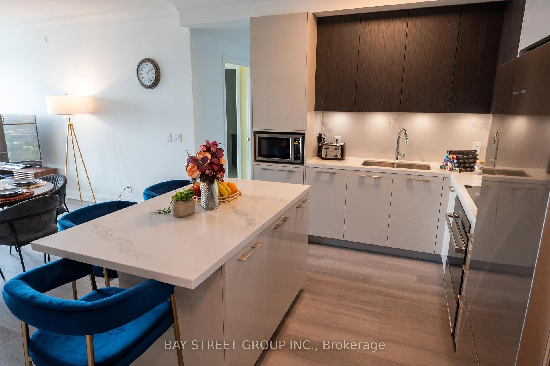 Photo 3 of Unit A 3207, 8 Water Walk Drive, Markham, Unionville — HOMEH