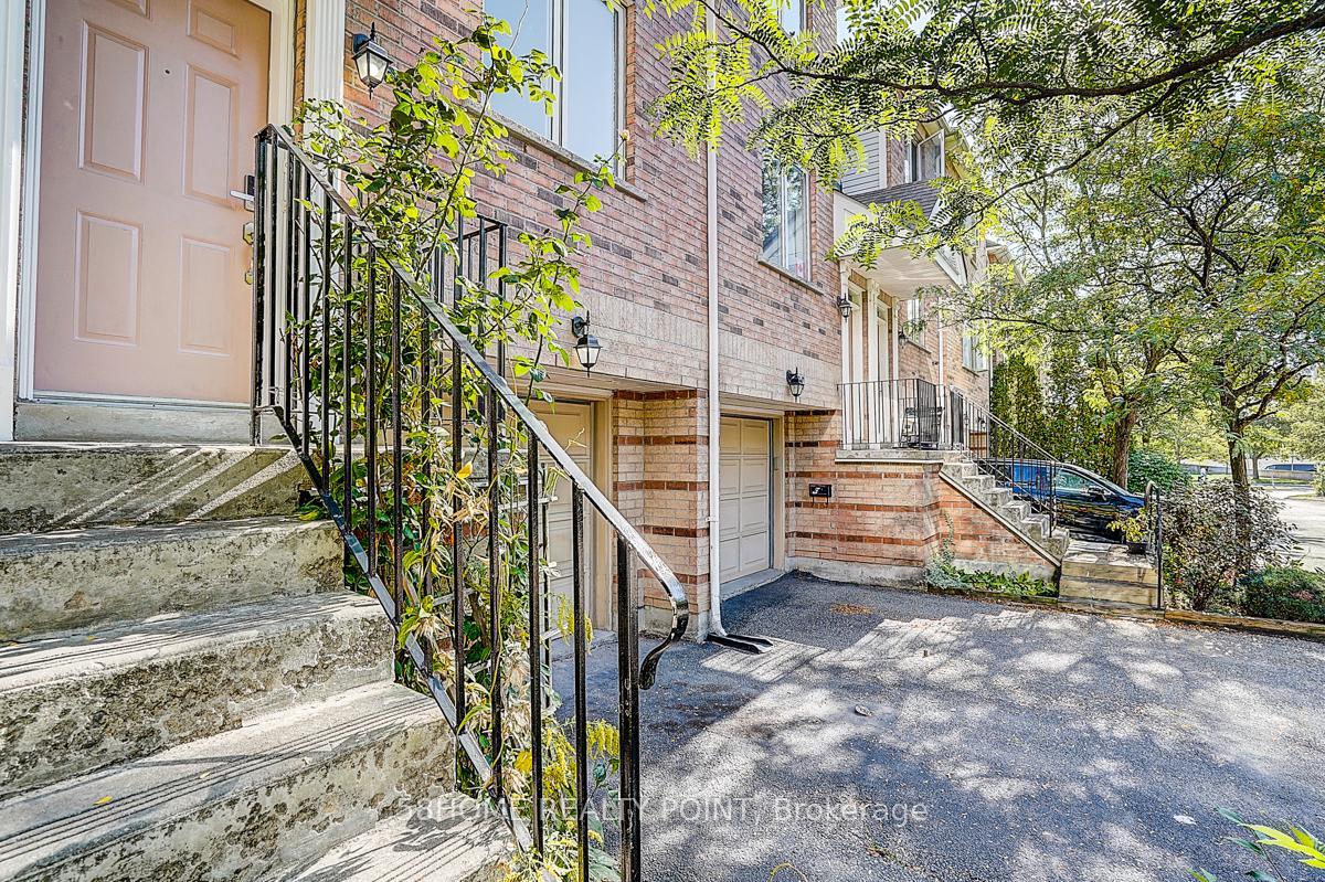 Photo 2 of Unit Upper, 8D Leaside Park Drive, Toronto, Thorncliffe Park — HOMEH